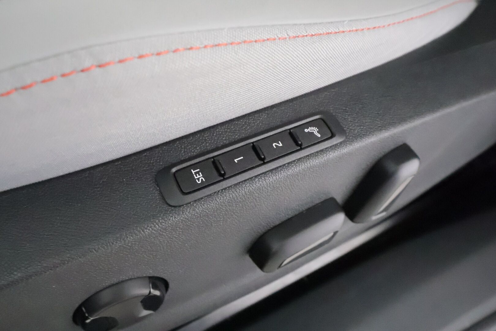 Skoda Elroq 2025 85 Style - | ACC | ILP | Matrix-LED | Canton | Hierovat Muistipenkit | 360-Kamera | Puolinahat | Ratinlämmitys | Keyless | Apple&Android | Merkkihuollettu |