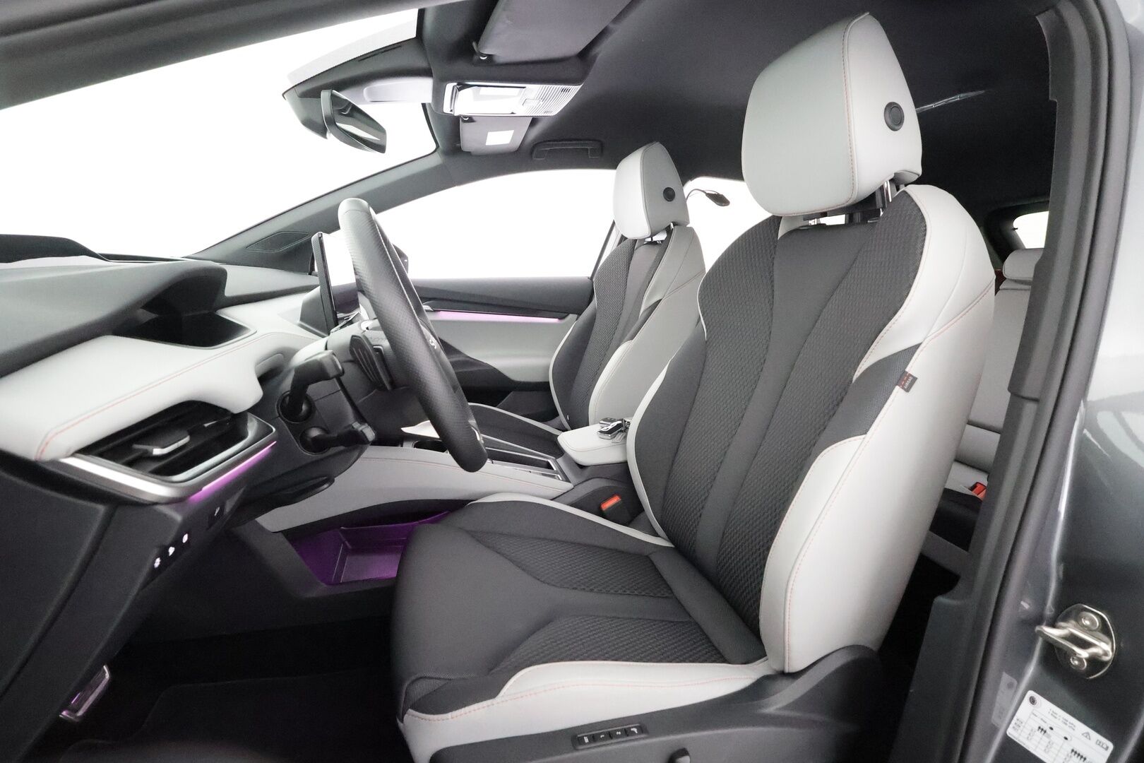Skoda Elroq 2025 85 Style - | ACC | ILP | Matrix-LED | Canton | Hierovat Muistipenkit | 360-Kamera | Puolinahat | Ratinlämmitys | Keyless | Apple&Android | Merkkihuollettu |