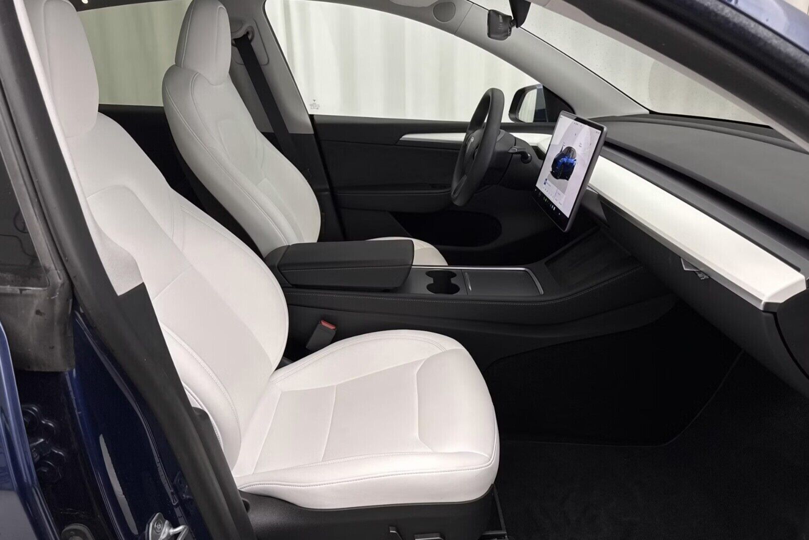 TESLA MODEL Y 2024 Long Range Dual Motor AWD - | ACC | ILP | Koukku | Valkoiset nahat | Matrix | Premium Audio | Lasikatto | Muistipenkki | Autosteer | P.kamera | 2x renkaat aluin | ALV |