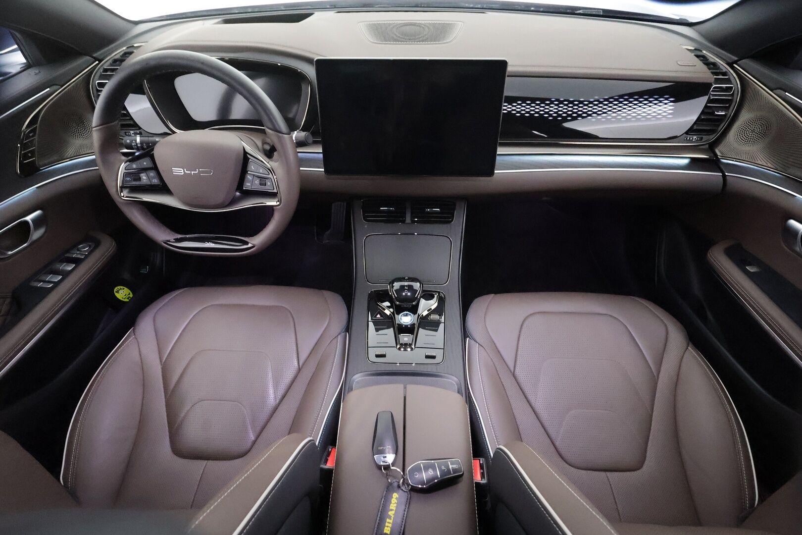 BYD HAN 2023 AWD 85kWh 517hv Executive - | ACC | ILP | HUD | 360° | Dynaudio | Ilm. sähkönahat | Muistipenkki | Panorama | Ilm. takapenkit | Lane Assist | BSM | CTA | Apple & Android |