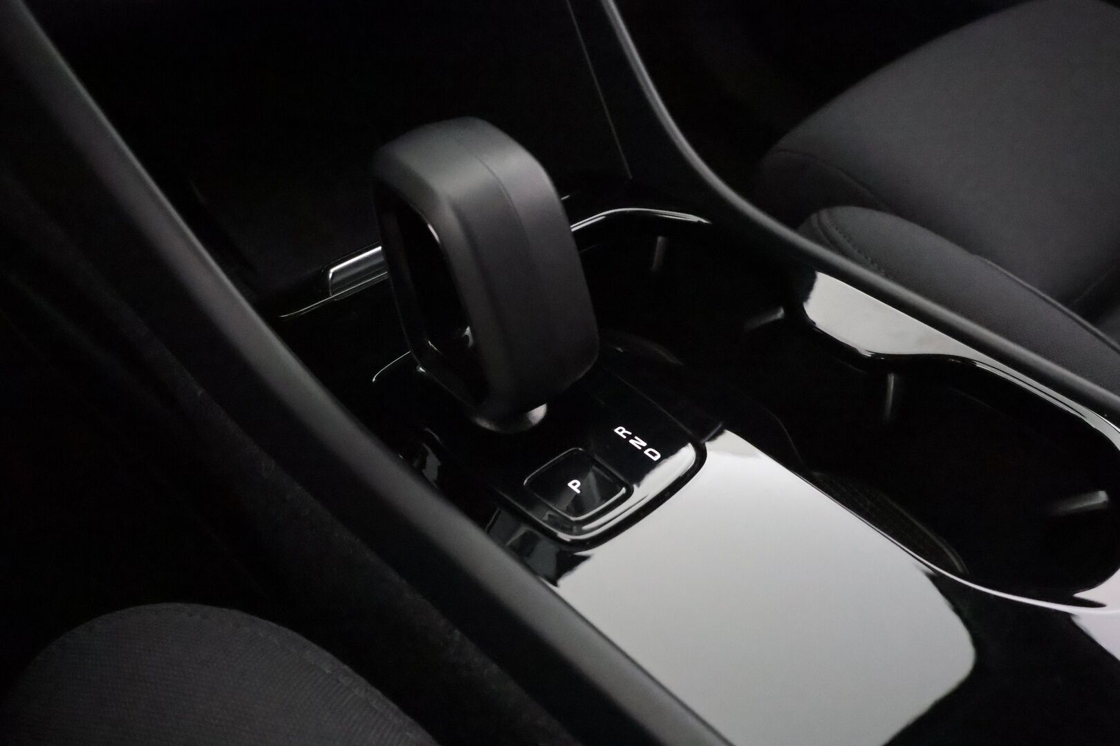 Volvo C40 2023 Recharge Single Plus aut - | ACC | ILP | Muistipenkki | Lasikatto | Sporttipenkit | P.kamera | Pilot Assist | BLIS | Keyless | LED | Sähk. takaluukku | Merkkihuollot | ALV | 