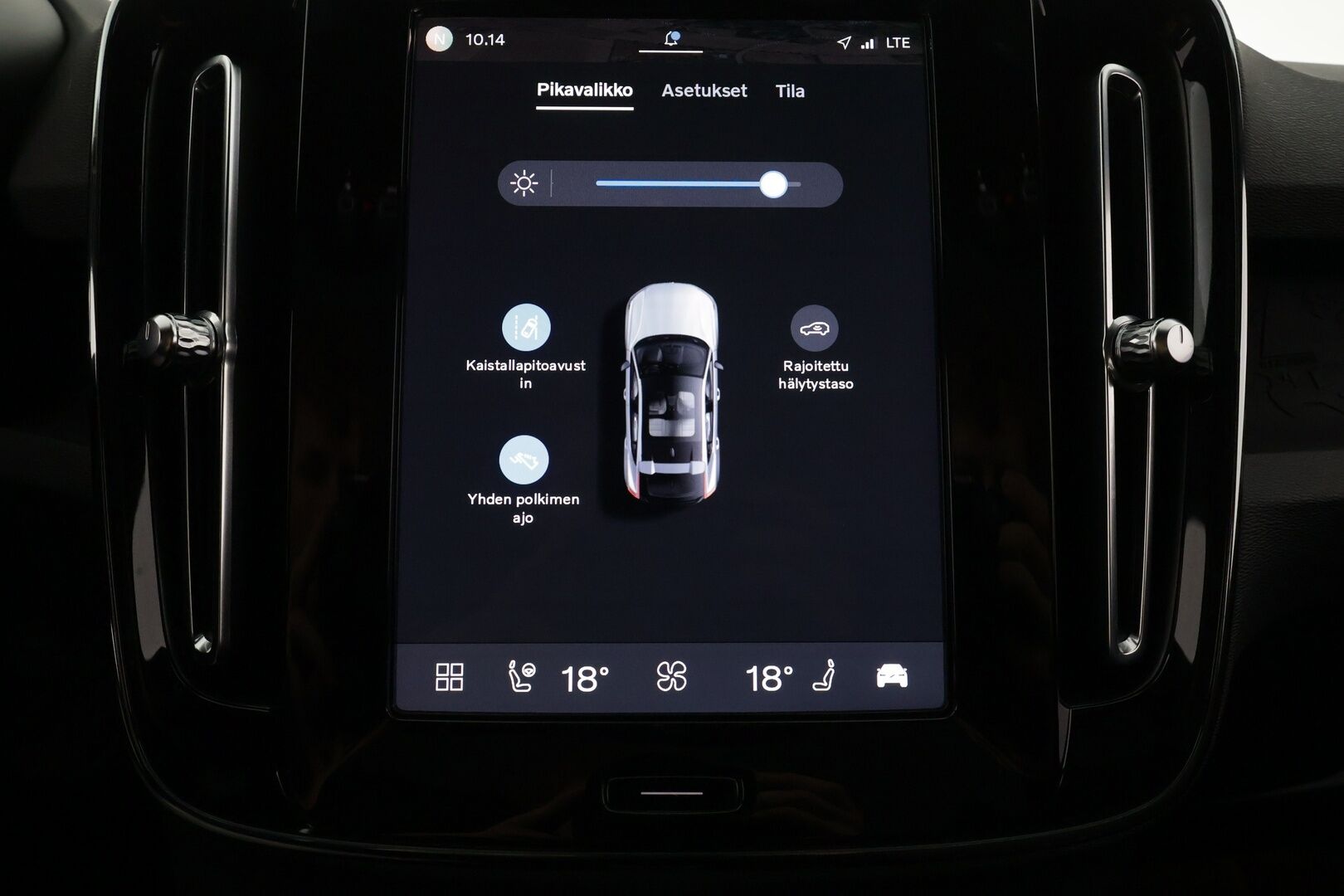 Volvo C40 2023 Recharge Single Plus aut - | ACC | ILP | Muistipenkki | Lasikatto | Sporttipenkit | P.kamera | Pilot Assist | BLIS | Keyless | LED | Sähk. takaluukku | Merkkihuollot | ALV | 