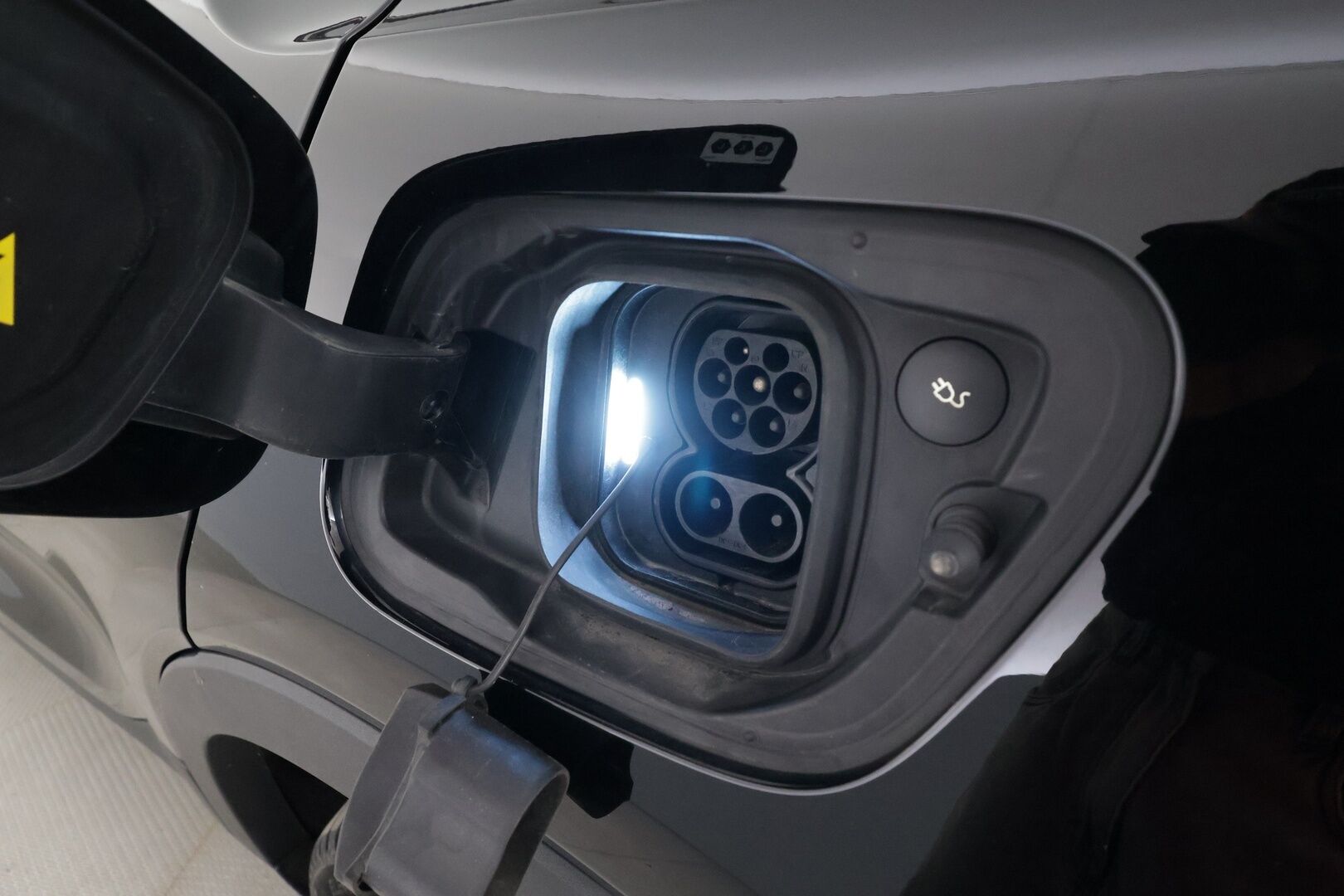 Volvo C40 2023 Recharge Single Plus aut - | ACC | ILP | Muistipenkki | Lasikatto | Sporttipenkit | P.kamera | Pilot Assist | BLIS | Keyless | LED | Sähk. takaluukku | Merkkihuollot | ALV | 