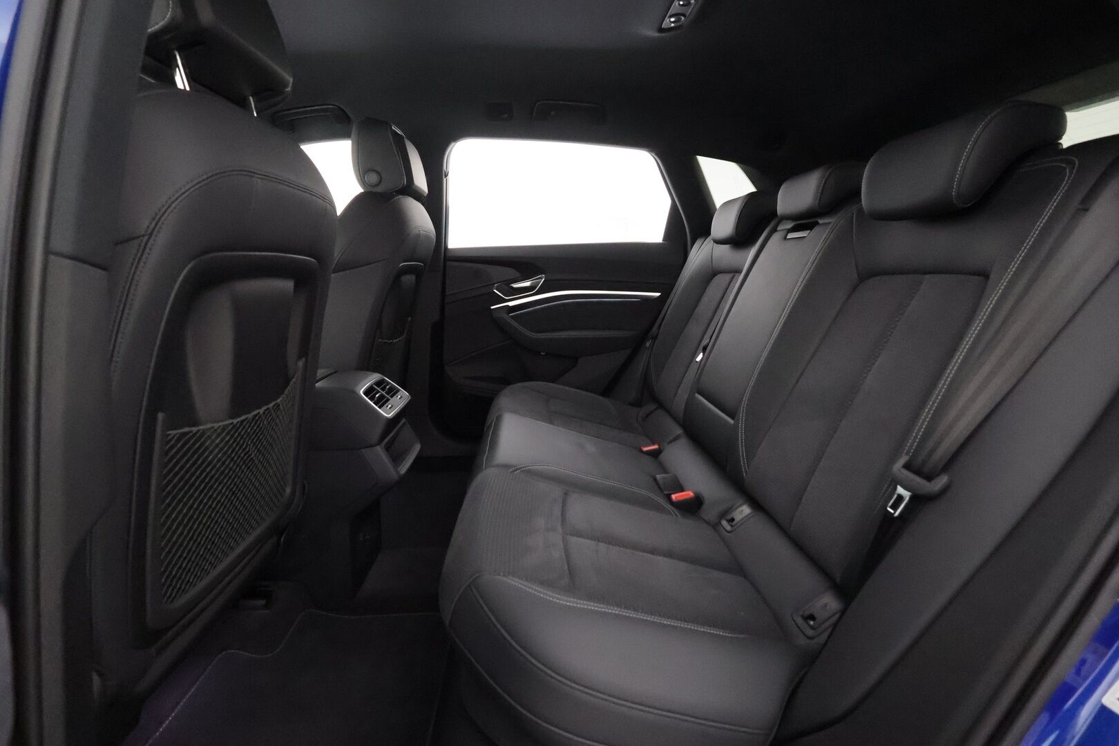 AUDI Q8 E-TRON 2024 50 e-tron quattro - | ACC | Koukku | S-line sisäpaketti | Muistipenkki | Sporttipenkit sähköllä | Matrix | Keyless | Nahka-alcantara | P.kamera | Lane Assist | 2x renkaat aluin | 