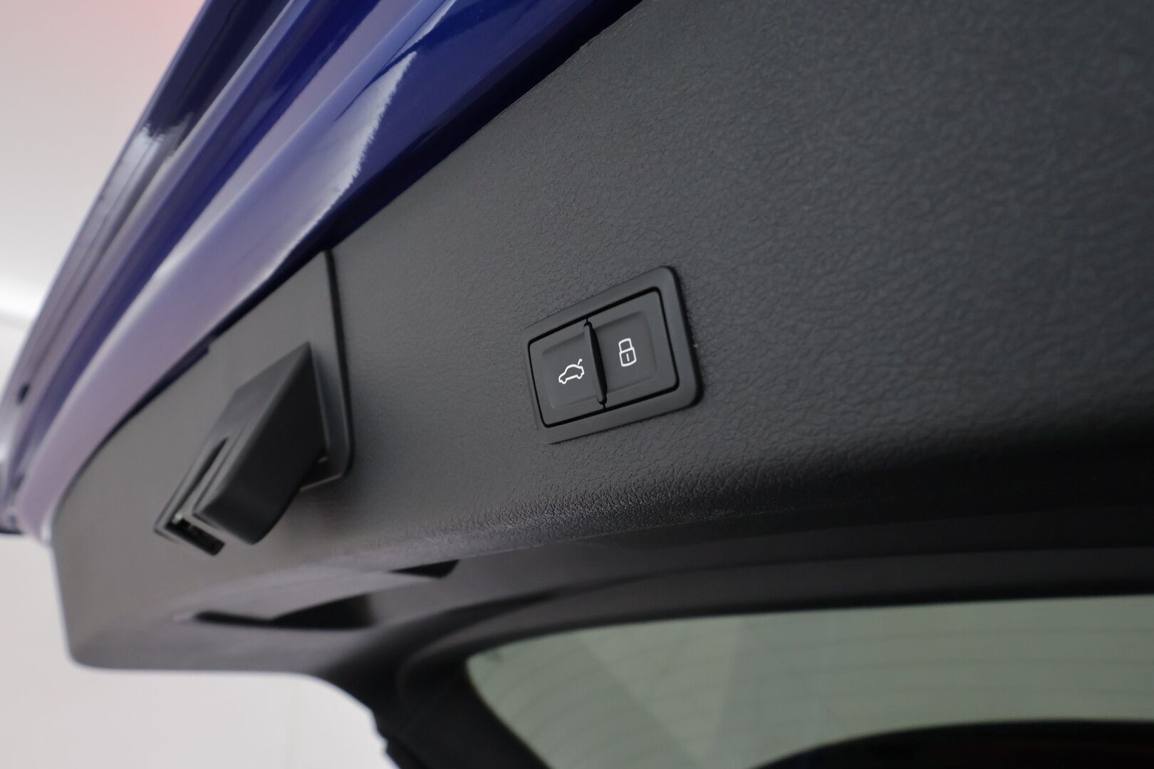 AUDI Q8 E-TRON 2024 50 e-tron quattro - | ACC | Koukku | S-line sisäpaketti | Muistipenkki | Sporttipenkit sähköllä | Matrix | Keyless | Nahka-alcantara | P.kamera | Lane Assist | 2x renkaat aluin | 
