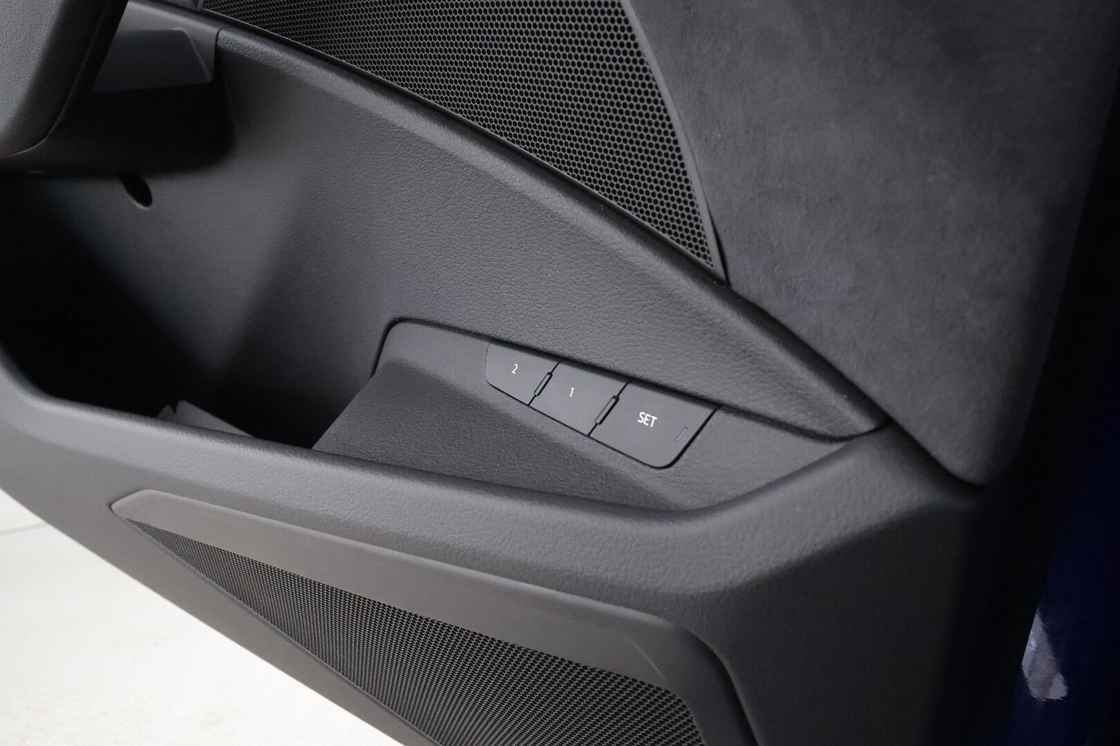AUDI Q8 E-TRON 2024 50 e-tron quattro - | ACC | Koukku | S-line sisäpaketti | Muistipenkki | Sporttipenkit sähköllä | Matrix | Keyless | Nahka-alcantara | P.kamera | Lane Assist | 2x renkaat aluin | 