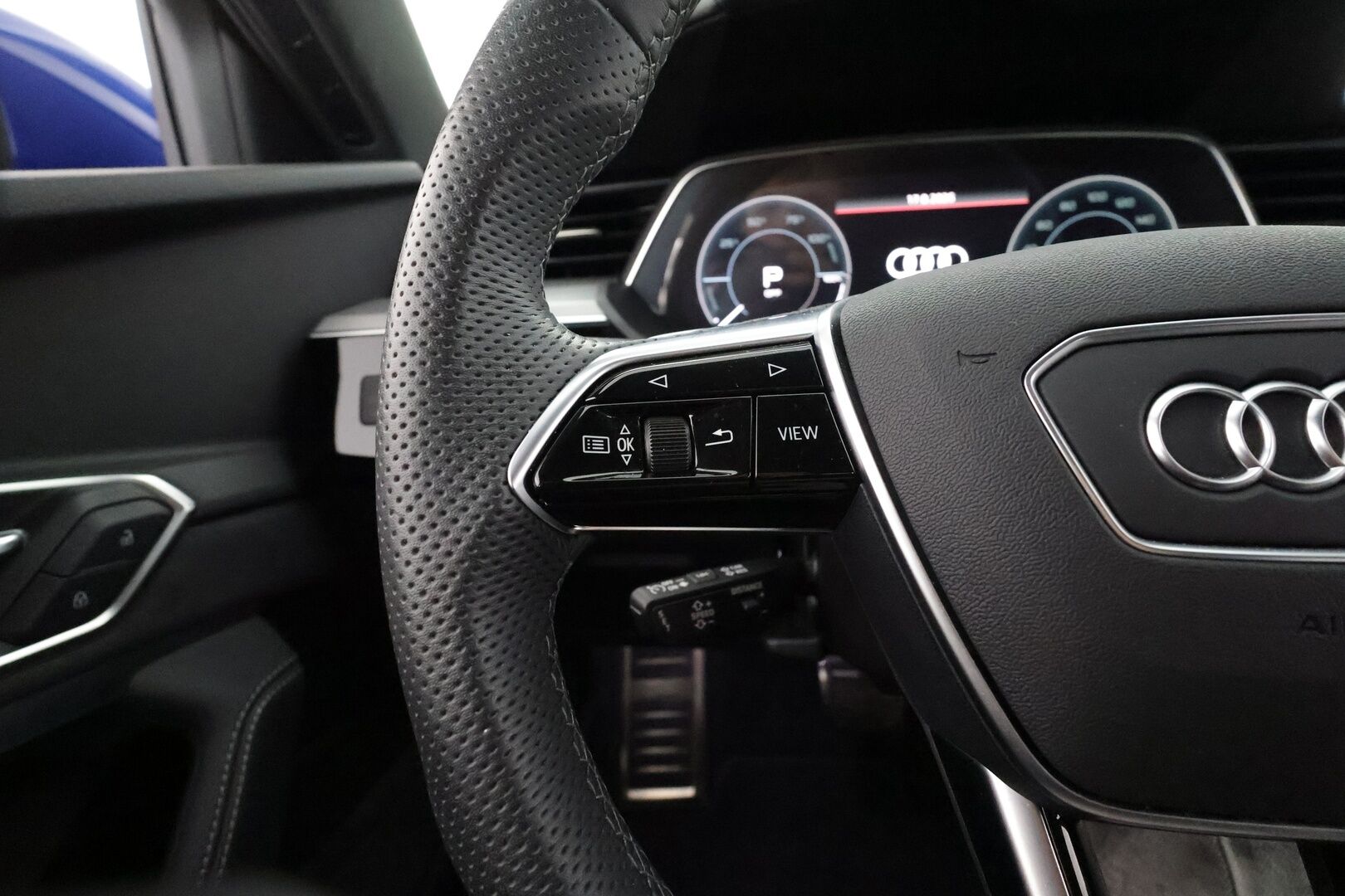 AUDI Q8 E-TRON 2024 50 e-tron quattro - | ACC | Koukku | S-line sisäpaketti | Muistipenkki | Sporttipenkit sähköllä | Matrix | Keyless | Nahka-alcantara | P.kamera | Lane Assist | 2x renkaat aluin | 