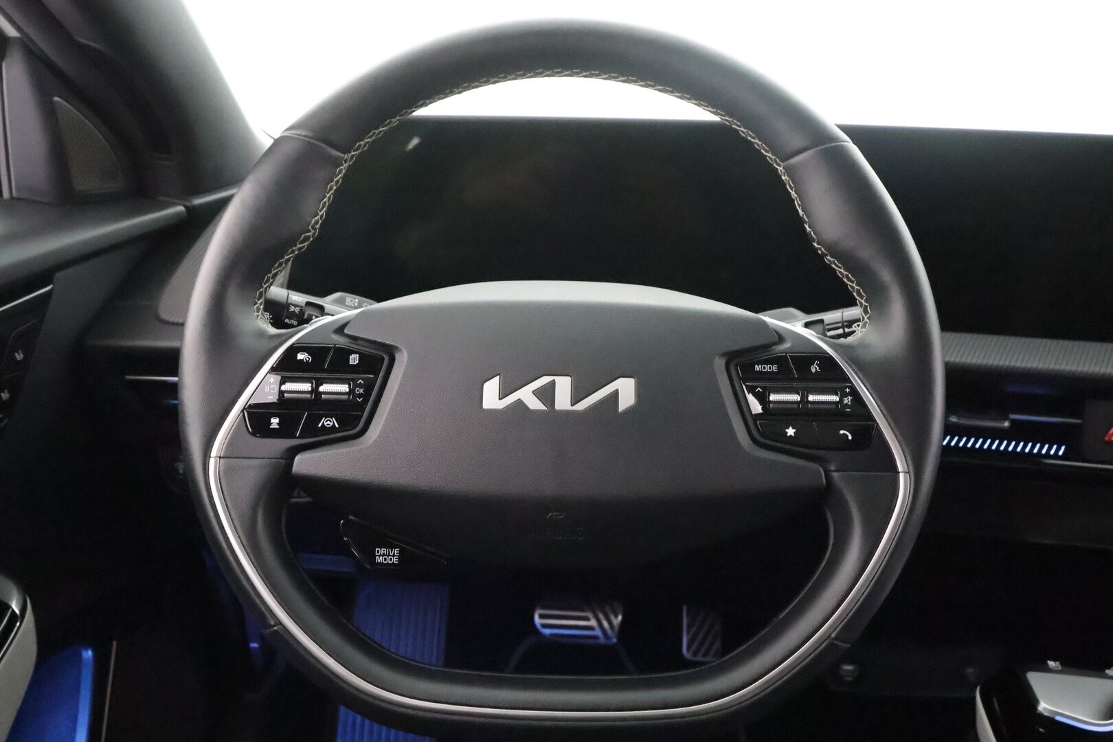 KIA EV6 2024 GT-Line AWD 77 kWh 325 hv - | ACC | ILP | Koukku | 360° | HUD | Meridian | Ilm. relax penkit | Muistipenkki | Kattoluukku | Nahka-alcantara | Ambient | HDA | BSM | 