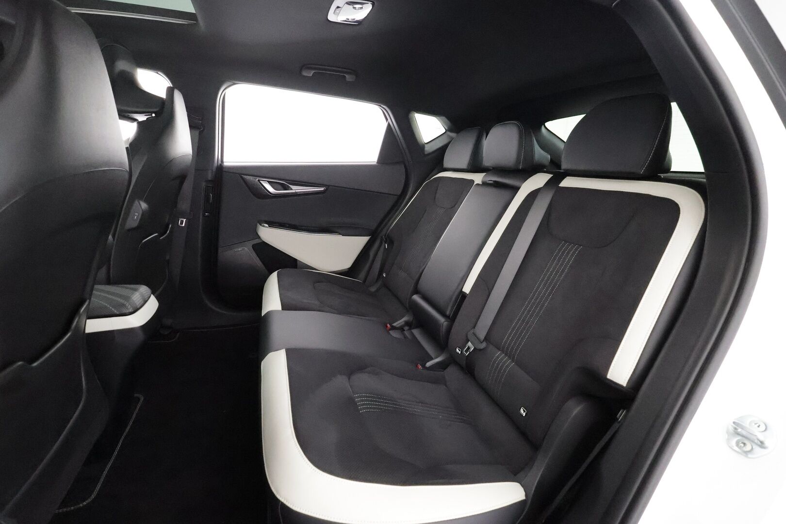 KIA EV6 2024 GT-Line AWD 77 kWh 325 hv - | ACC | ILP | Koukku | 360° | HUD | Meridian | Ilm. relax penkit | Muistipenkki | Kattoluukku | Nahka-alcantara | Ambient | HDA | BSM | 
