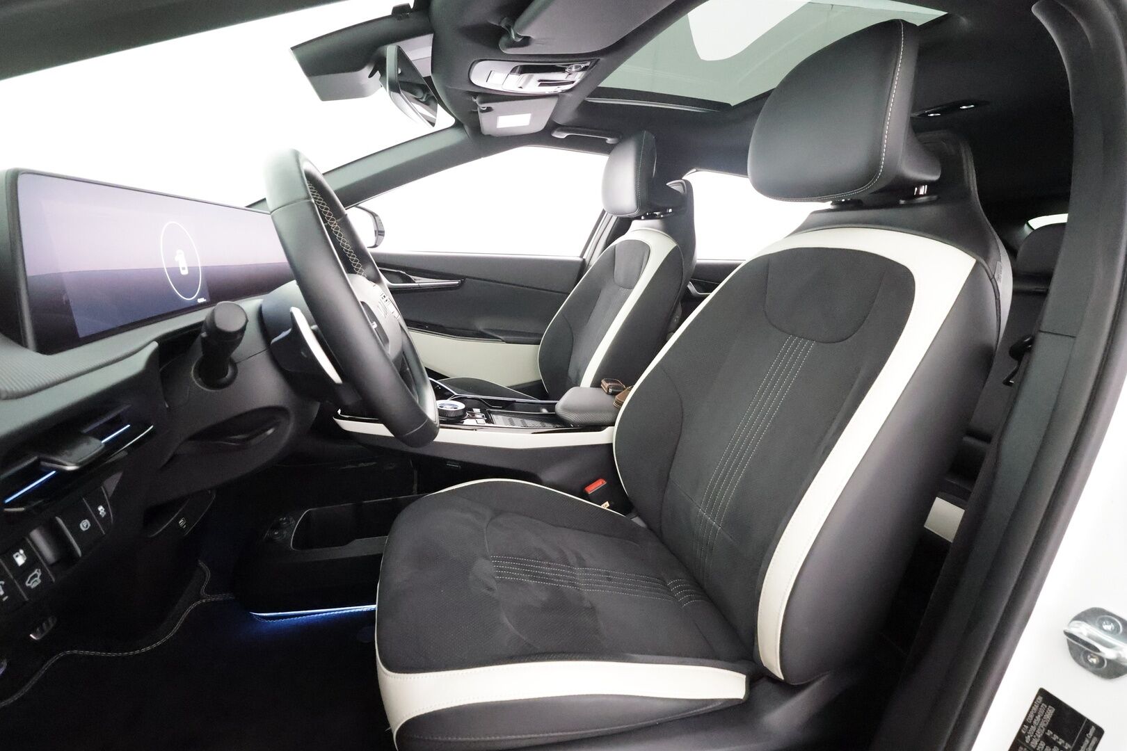 KIA EV6 2024 GT-Line AWD 77 kWh 325 hv - | ACC | ILP | Koukku | 360° | HUD | Meridian | Ilm. relax penkit | Muistipenkki | Kattoluukku | Nahka-alcantara | Ambient | HDA | BSM | 