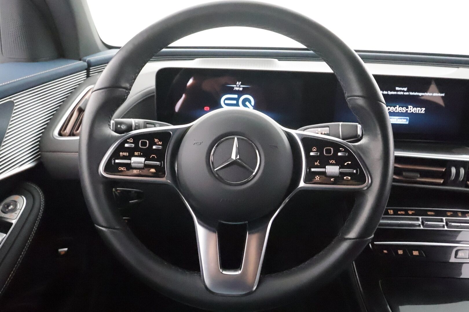 MERCEDES-BENZ EQC 2023 400 4Matic - | DTR+ | ILP | Koukku | Multibeam | Muistipenkit hieronnalla | Puolinahat | 360 | HUD | Keyless | Lane Assist | BSM | Sähk. ratti | Merkkihuollot | ALV | 
