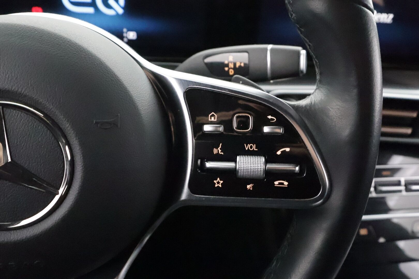 MERCEDES-BENZ EQC 2023 400 4Matic - | DTR+ | ILP | Koukku | Multibeam | Muistipenkit hieronnalla | Puolinahat | 360 | HUD | Keyless | Lane Assist | BSM | Sähk. ratti | Merkkihuollot | ALV | 