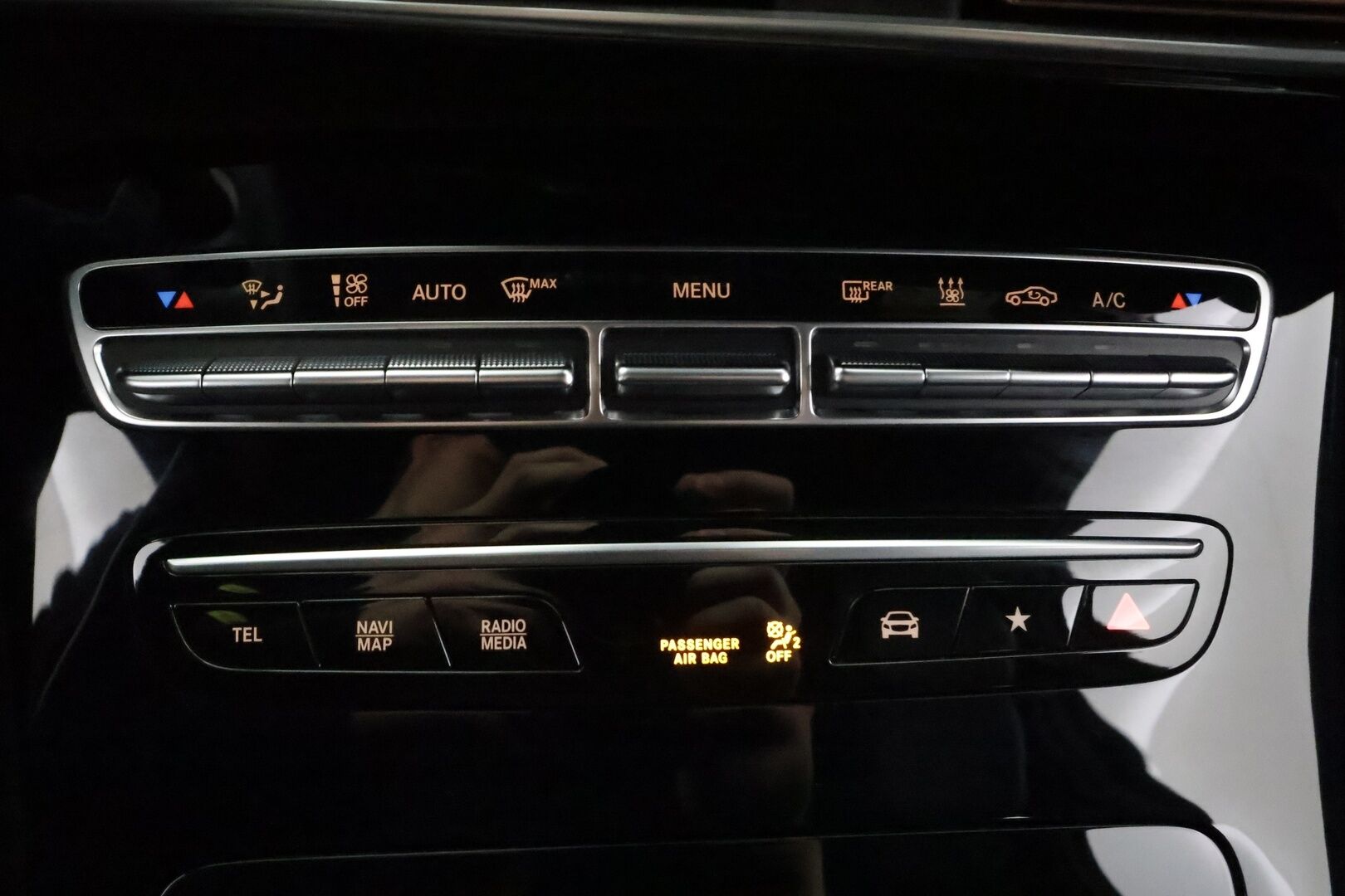 MERCEDES-BENZ EQC 2023 400 4Matic - | DTR+ | ILP | HUD | 360° | Sporttinahat hieronnalla | Multibeam LED | Lane Assist | Apple & Android | Widescreen | Sähk. takaluukku | Merkkihuollot |