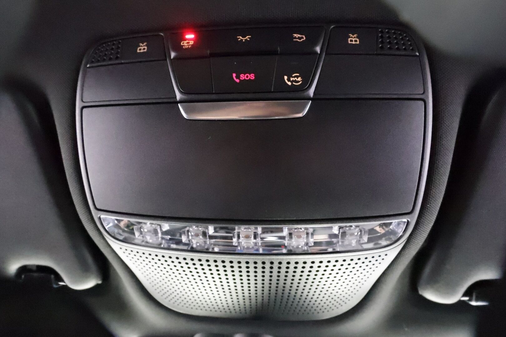 MERCEDES-BENZ EQC 2023 400 4Matic - | DTR+ | ILP | HUD | 360° | Sporttinahat hieronnalla | Multibeam LED | Lane Assist | Apple & Android | Widescreen | Sähk. takaluukku | Merkkihuollot |