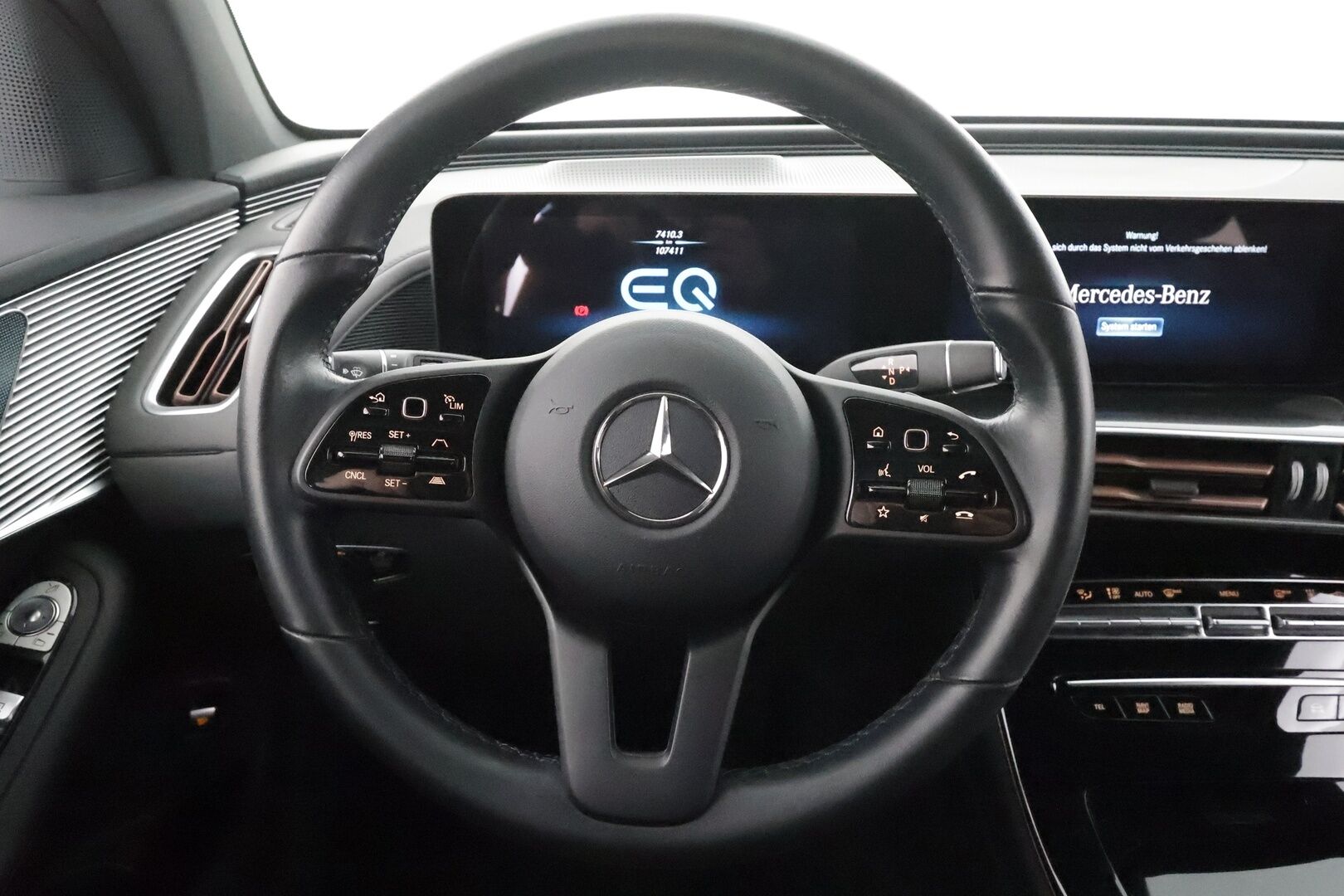 MERCEDES-BENZ EQC 2023 400 4Matic - | DTR+ | ILP | HUD | 360° | Sporttinahat hieronnalla | Multibeam LED | Lane Assist | Apple & Android | Widescreen | Sähk. takaluukku | Merkkihuollot |
