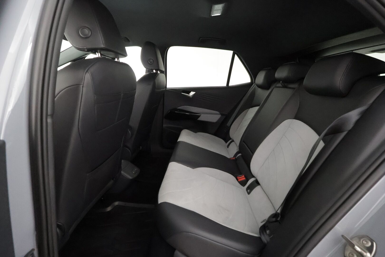 Volkswagen ID.3 2023 Pro S Business 150 kW, akku 77 kWh, 5-paikkainen - | ACC | ILP | IQ.Light | 360° | Nahka-alcantara | Travel Assist | Side Assist | Keyless | Ambient light | Lämm. ratti | 2x renkaat aluin | Merkkihuollot |  