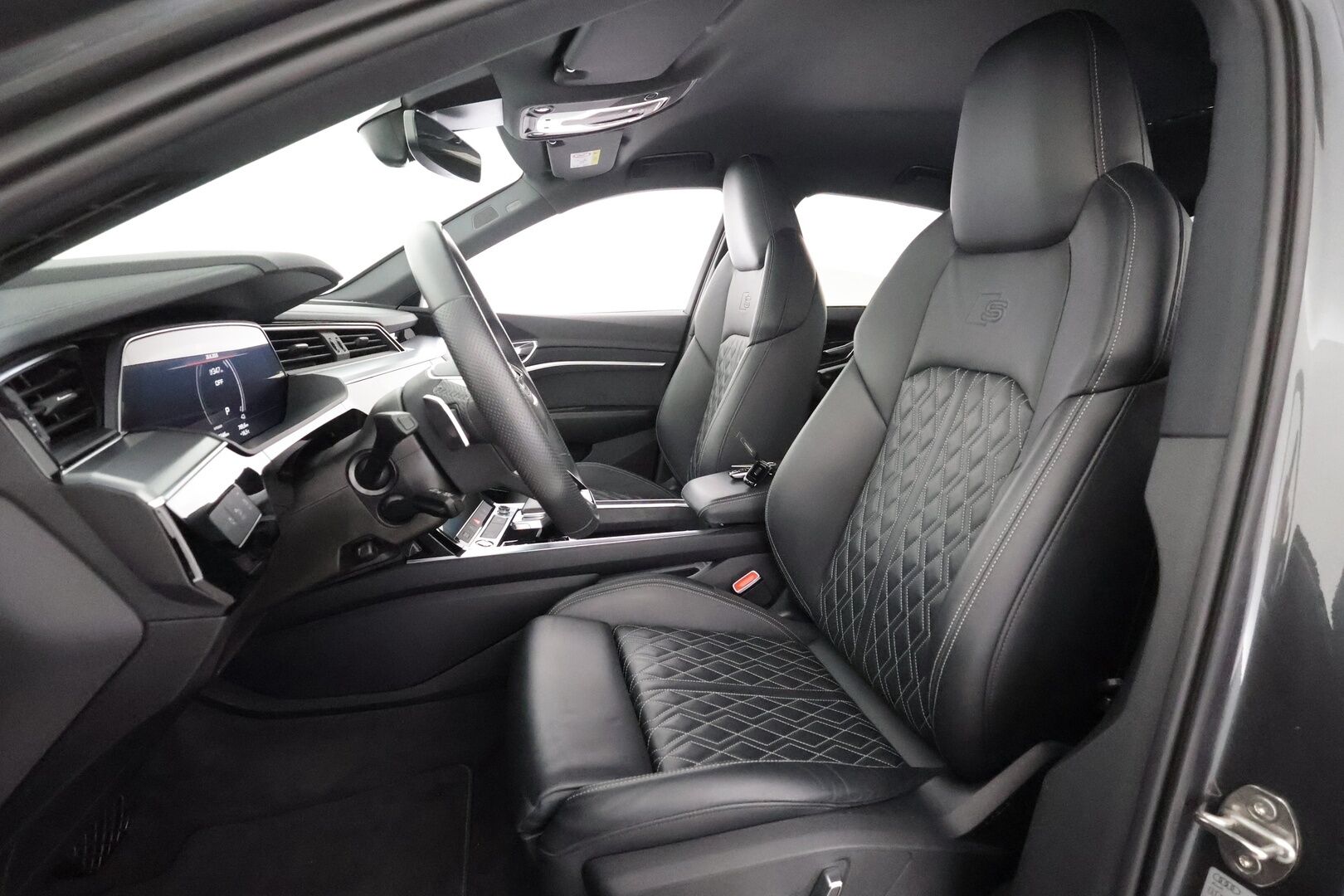 AUDI E-TRON 2022 Sportback S line quattro 55 300kW - | ACC | B&O | HUD | 360° | Tikatut sporttinahat | Matrix | Muistipenkki | Kamerapeilit | Keyless | Akt. kaistaohjaus | Navi | Apple & Android | ALV |