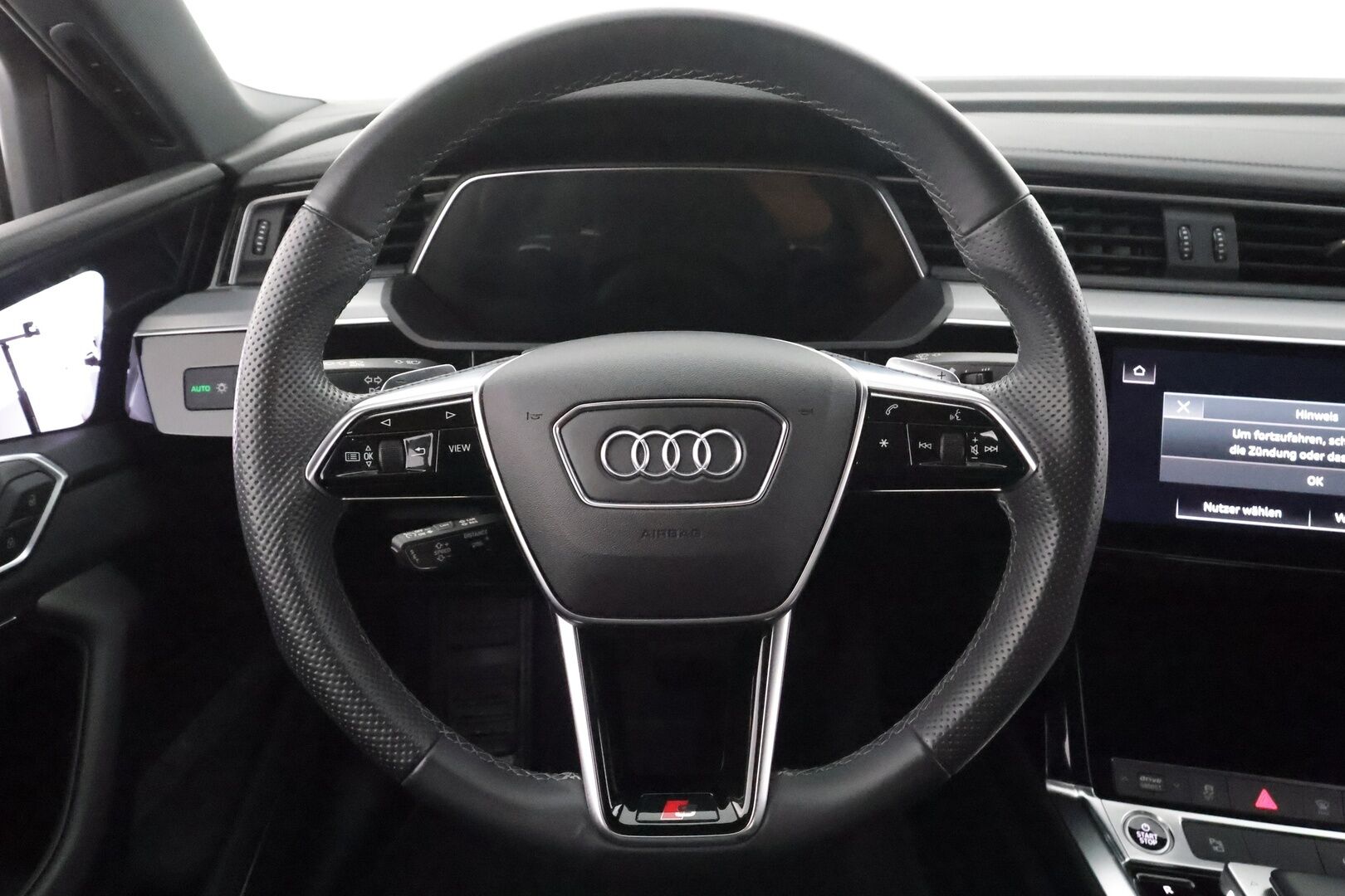 AUDI E-TRON 2022 Sportback S line quattro 55 300kW - | ACC | B&O | HUD | 360° | Tikatut sporttinahat | Matrix | Muistipenkki | Kamerapeilit | Keyless | Akt. kaistaohjaus | Navi | Apple & Android | ALV |