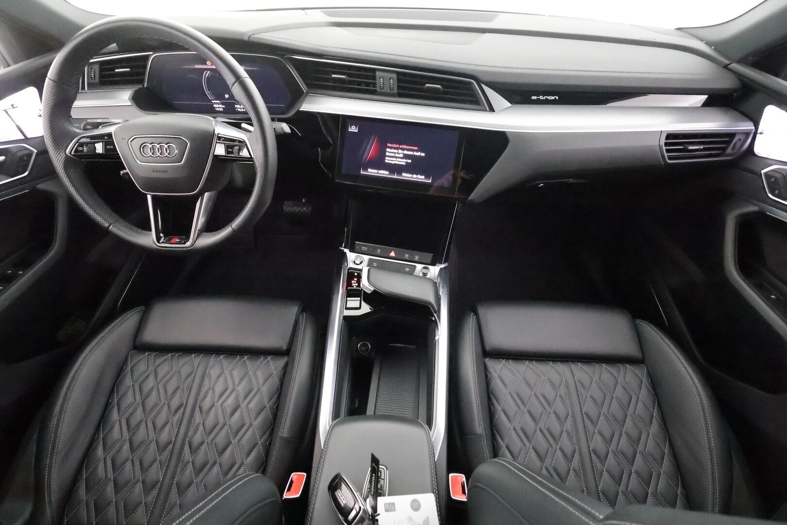AUDI E-TRON 2022 Sportback S line quattro 55 300kW - | ACC | B&O | HUD | 360° | Tikatut sporttinahat | Matrix | Muistipenkki | Kamerapeilit | Keyless | Akt. kaistaohjaus | Navi | Apple & Android | ALV |