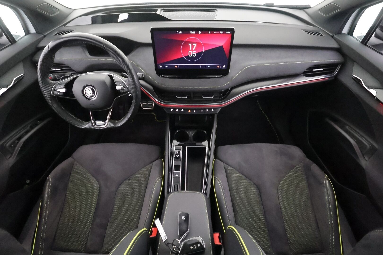 SKODA ENYAQ 2023 RS 4x4 220kW - | ILP | Koukku | Lasikatto | Canton | HUD | ACC | Matrix-LED | P.Kamera | Hierova Muistipenkki | Navi | Kaistavahti | Keyless | Merkkihuollot |