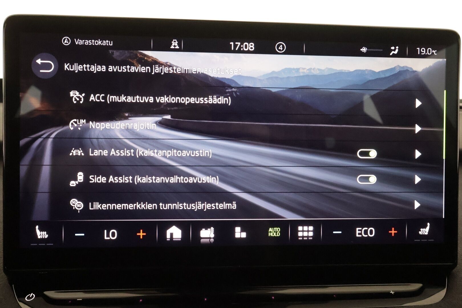 SKODA ENYAQ 2023 RS 4x4 220kW - | ILP | Koukku | Lasikatto | Canton | HUD | ACC | Matrix-LED | P.Kamera | Hierova Muistipenkki | Navi | Kaistavahti | Keyless | Merkkihuollot |
