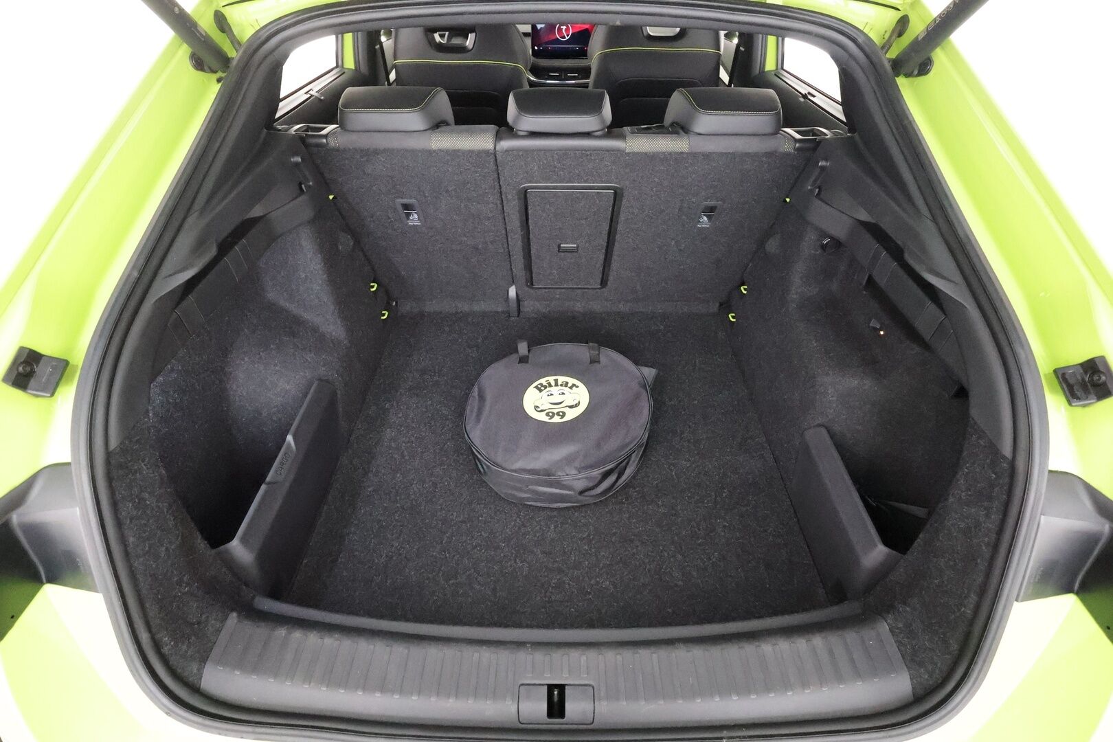 SKODA ENYAQ 2023 80x 4x4 RS iV - | ILP | Koukku | ACC | Matrix-LED | P.Kamera | Lasikatto | Canton | HUD | Hierova Muistipenkki | Navi | Kaistavahti | Keyless | Merkkihuollot | 