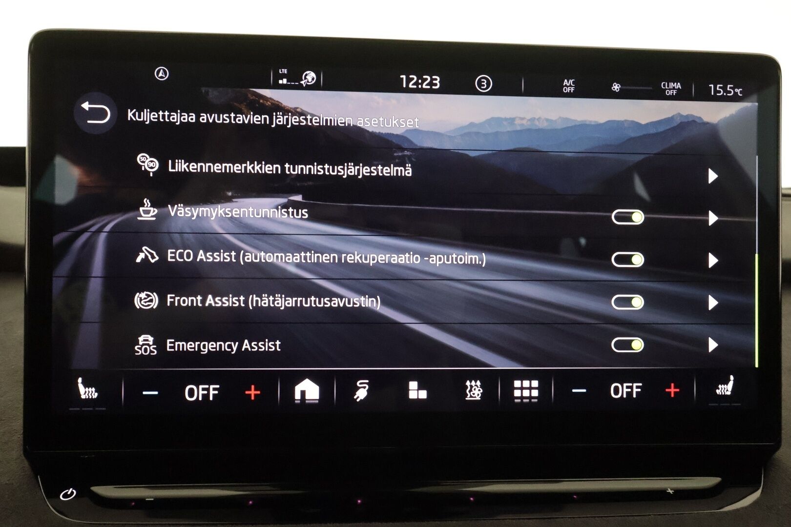 SKODA ENYAQ 2023 80x 4x4 RS iV - | ILP | Koukku | ACC | Matrix-LED | P.Kamera | Lasikatto | Canton | HUD | Hierova Muistipenkki | Navi | Kaistavahti | Keyless | Merkkihuollot | 