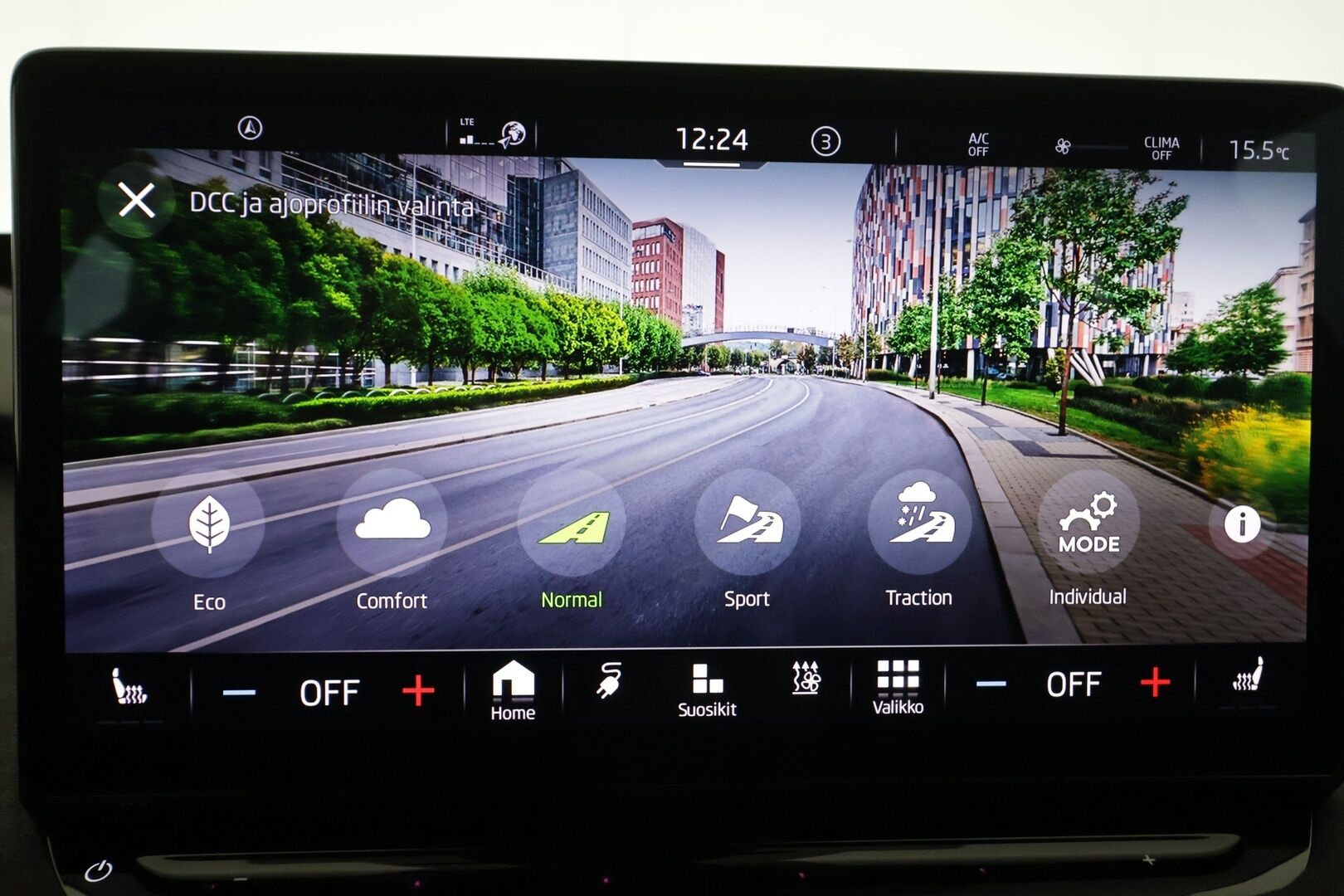 SKODA ENYAQ 2023 80x 4x4 RS iV - | ILP | Koukku | ACC | Matrix-LED | P.Kamera | Lasikatto | Canton | HUD | Hierova Muistipenkki | Navi | Kaistavahti | Keyless | Merkkihuollot | 
