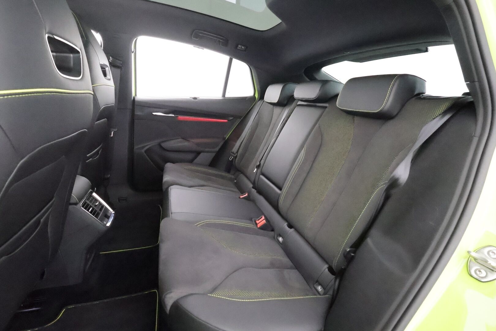 SKODA ENYAQ 2023 80x 4x4 RS iV - | ILP | Koukku | ACC | Matrix-LED | P.Kamera | Lasikatto | Canton | HUD | Hierova Muistipenkki | Navi | Kaistavahti | Keyless | Merkkihuollot | 