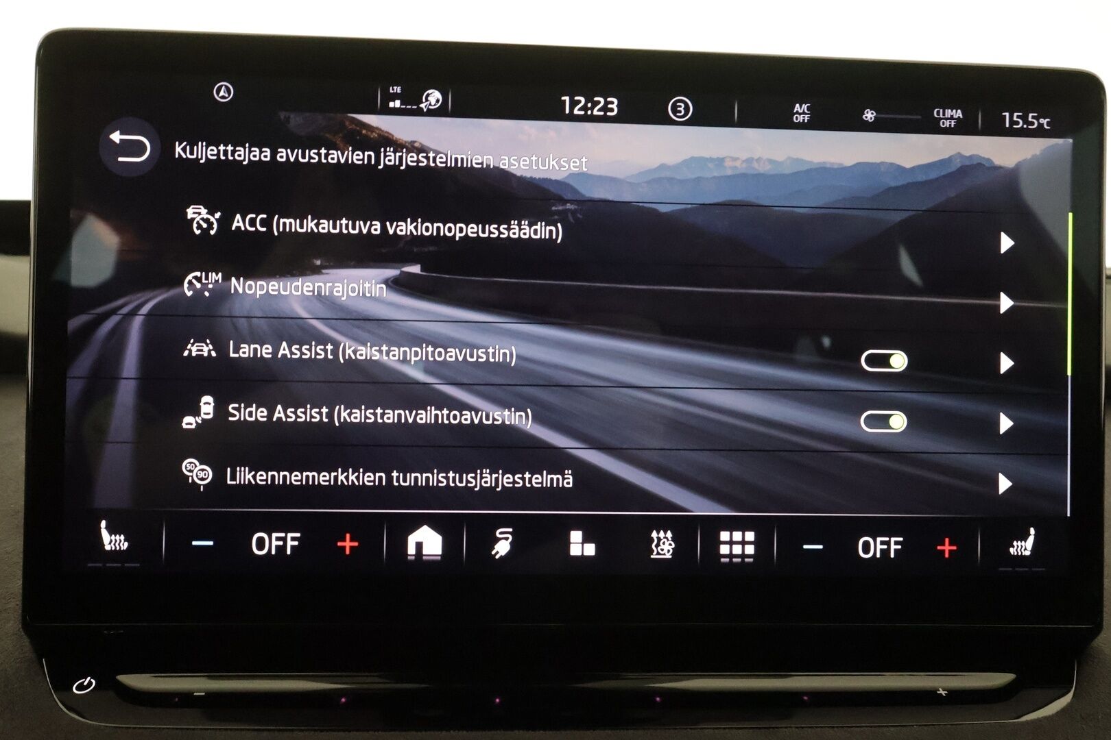 SKODA ENYAQ 2023 80x 4x4 RS iV - | ILP | Koukku | ACC | Matrix-LED | P.Kamera | Lasikatto | Canton | HUD | Hierova Muistipenkki | Navi | Kaistavahti | Keyless | Merkkihuollot | 