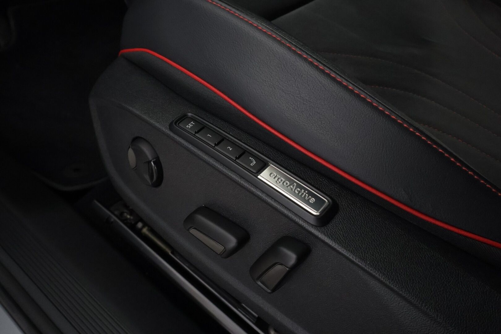 VOLKSWAGEN ID.5 2023 GTX Dual Motor AWD, akku 77 kWh - | HUD | ILP | Koukku | ACC | Matrix-LED | 360 | Lasikatto | Hierovat Sporttipenkit Muistilla | Navi | Kaistavahti | Keyless | 2x Latauskaapelit | Merkkihuollot | 