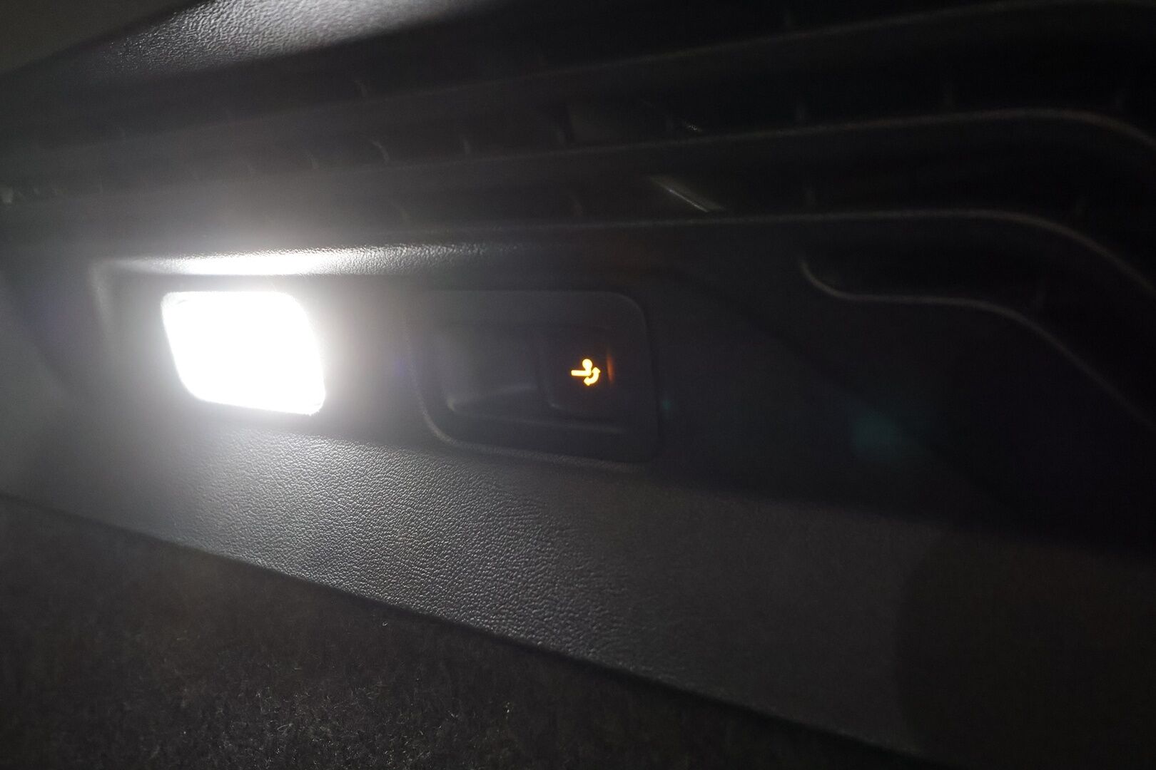 VOLKSWAGEN ID.5 2023 GTX Dual Motor AWD, akku 77 kWh - | HUD | ILP | Koukku | ACC | Matrix-LED | 360 | Lasikatto | Hierovat Sporttipenkit Muistilla | Navi | Kaistavahti | Keyless | 2x Latauskaapelit | Merkkihuollot | 
