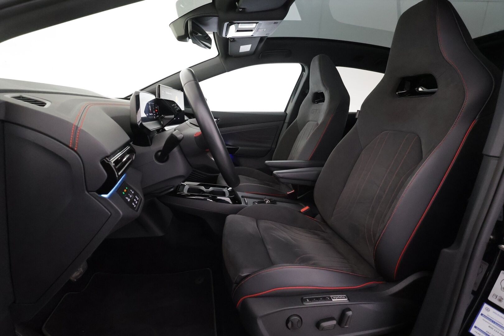 VOLKSWAGEN ID.5 2023 GTX Dual Motor AWD, akku 77 kWh - | HUD | ILP | Koukku | ACC | Matrix-LED | 360 | Lasikatto | Hierovat Sporttipenkit Muistilla | Navi | Kaistavahti | Keyless | 2x Latauskaapelit | Merkkihuollot | 