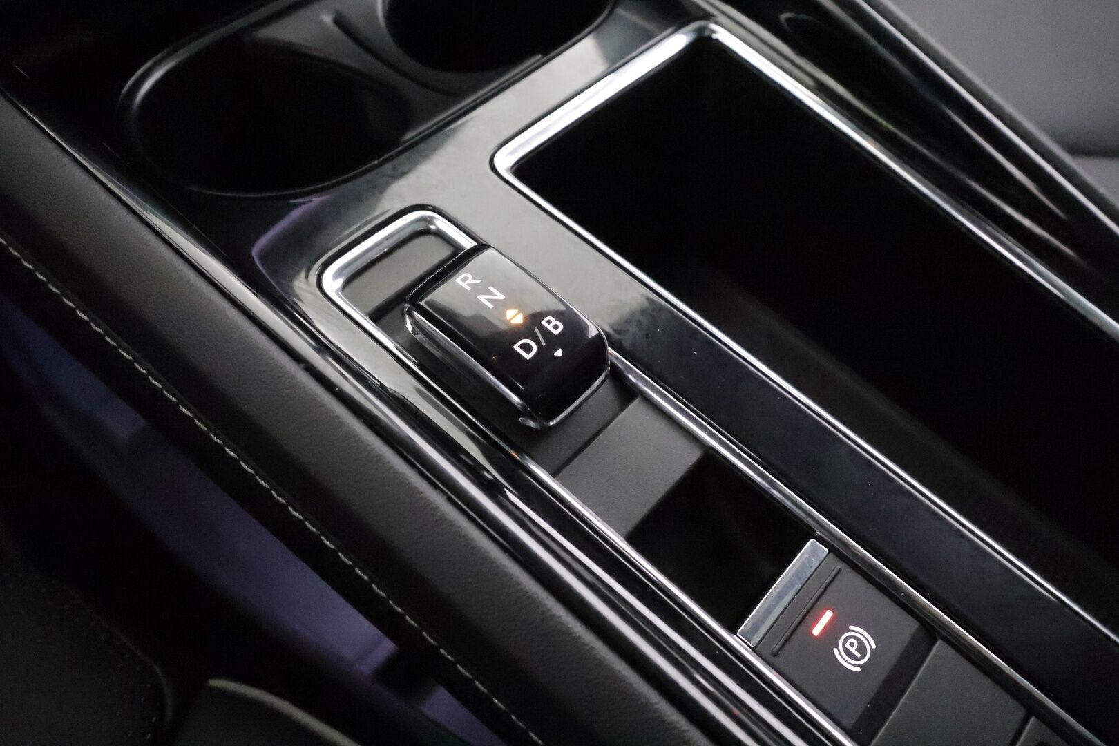 SKODA ENYAQ 2023 RS 4x4 220kW - | ILP | Koukku | Lasikatto | Canton | HUD | ACC | Matrix-LED | P.Kamera | Hierova Muistipenkki | Navi | Kaistavahti | Keyless | 2x Latauskaapelit | Merkkihuollot |