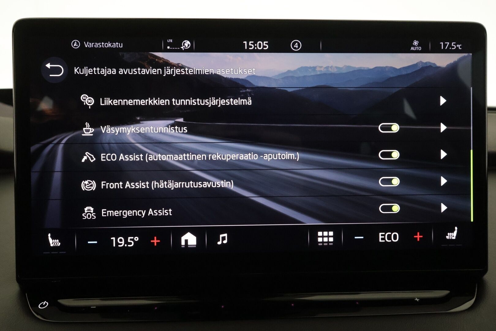 SKODA ENYAQ 2023 RS 4x4 220kW - | ILP | Koukku | Lasikatto | Canton | HUD | ACC | Matrix-LED | P.Kamera | Hierova Muistipenkki | Navi | Kaistavahti | Keyless | 2x Latauskaapelit | Merkkihuollot |