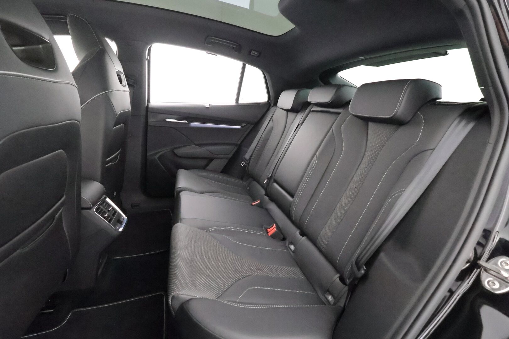 SKODA ENYAQ 2023 RS 4x4 220kW - | ILP | Koukku | Lasikatto | Canton | HUD | ACC | Matrix-LED | P.Kamera | Hierova Muistipenkki | Navi | Kaistavahti | Keyless | 2x Latauskaapelit | Merkkihuollot |