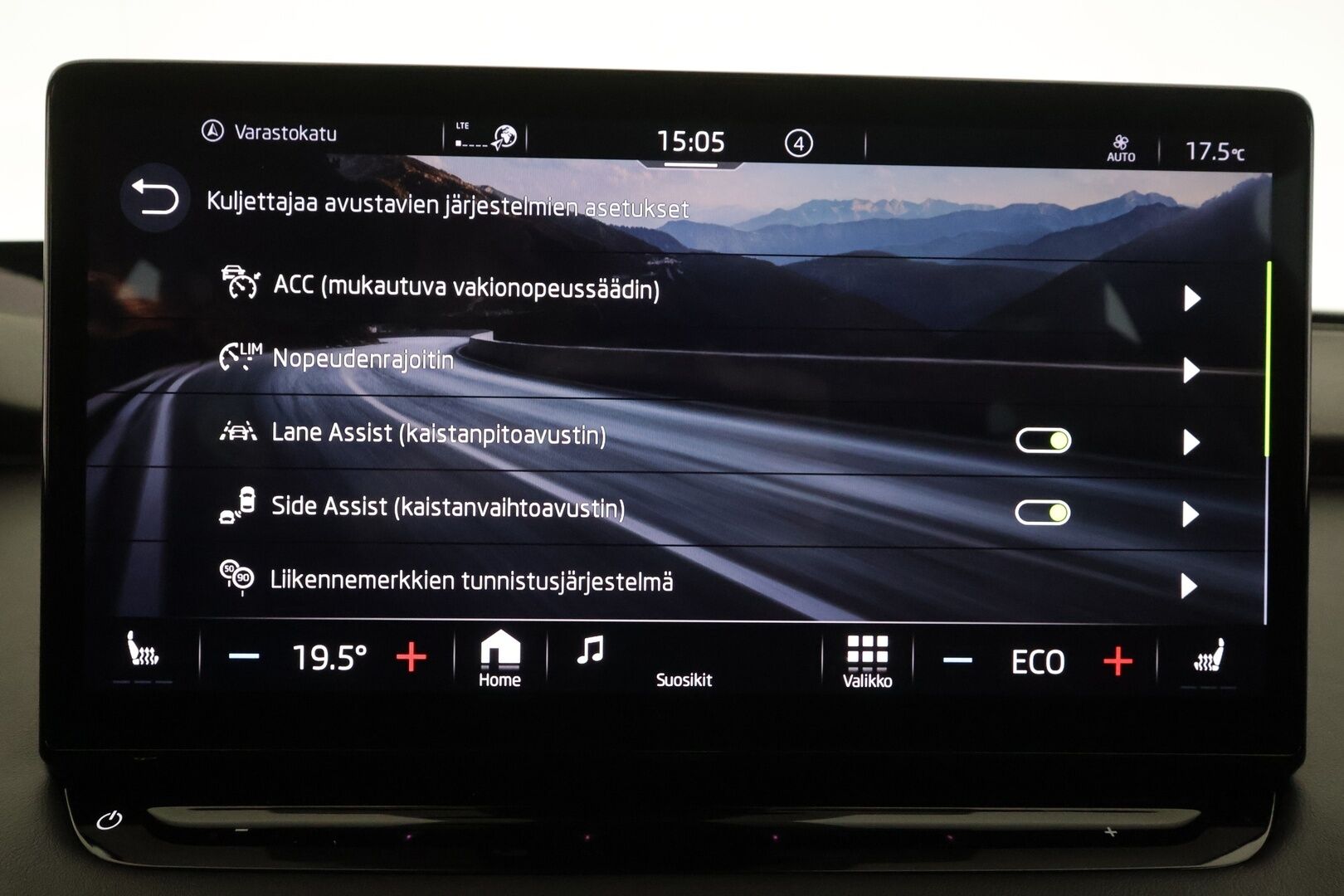 SKODA ENYAQ 2023 RS 4x4 220kW - | ILP | Koukku | Lasikatto | Canton | HUD | ACC | Matrix-LED | P.Kamera | Hierova Muistipenkki | Navi | Kaistavahti | Keyless | 2x Latauskaapelit | Merkkihuollot |