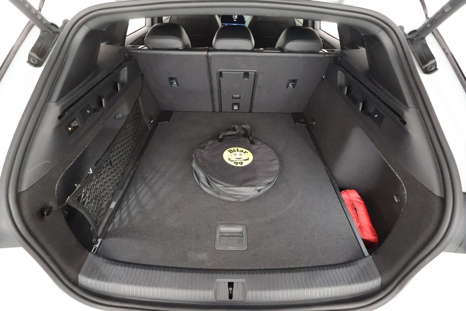VOLKSWAGEN ID.7 2025 Tourer GTX 4MOTION 250 kW Akku 86 kWh - | ACC | ILP | Koukku | H/K | IQ-Light | HUD | Hierovat Muistipenkit | 360-Kamera | Puolinahat | Keyless | Merkkihuollettu | Kahdet Renkaat |