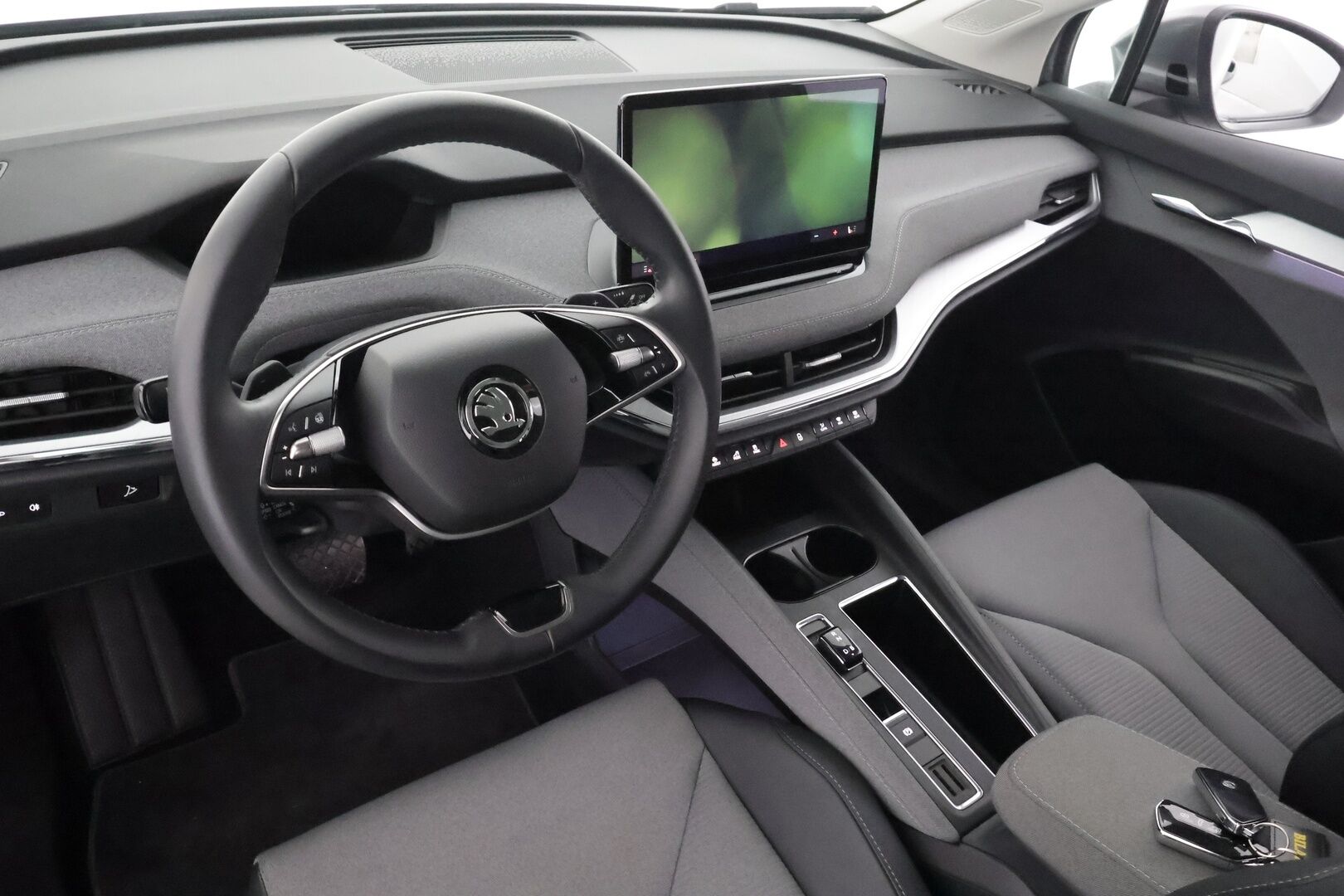 Skoda Enyaq 2024 Coupe 85 SportLine - ILP | Akuston esilämmitys | Lasikatto | ACC | Matrix LED | Peruutuskamera | Keyless | Merkkihuollot | Muistipenkki | Ratinlämmitys | Huippuvarusteet!