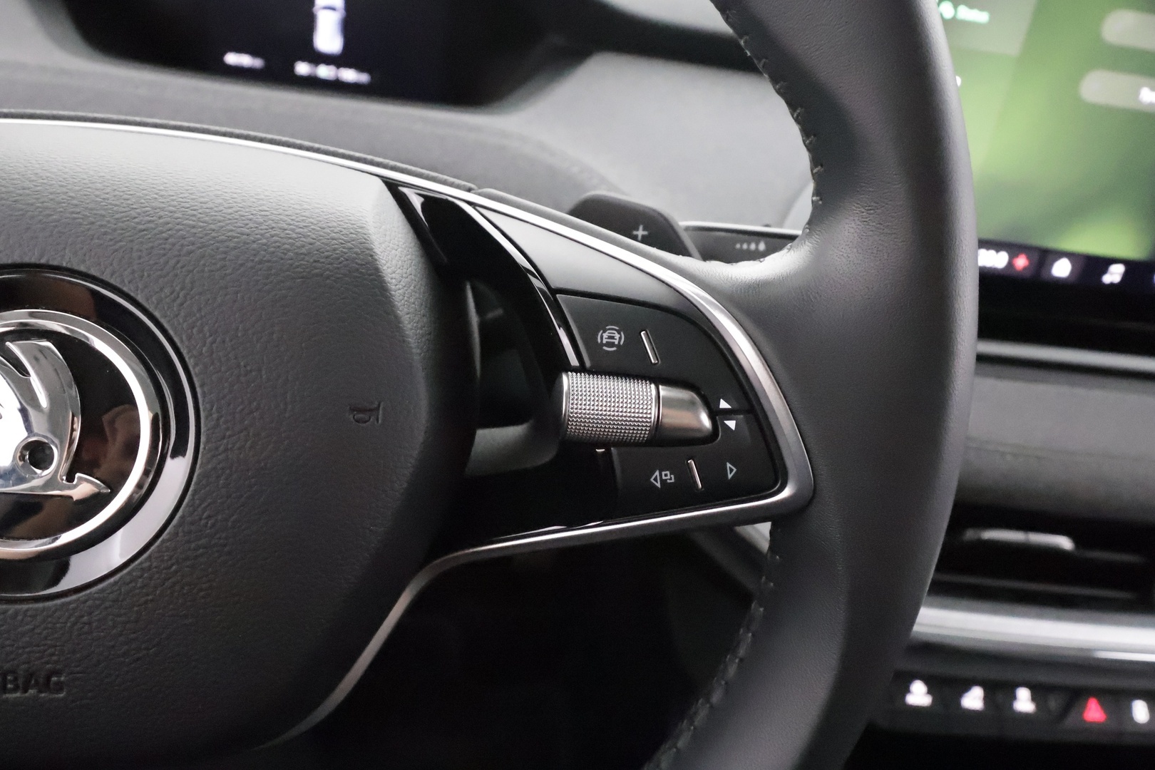 Skoda Enyaq 2024 Coupe 85 SportLine - ILP | Akuston esilämmitys | Lasikatto | ACC | Matrix LED | Peruutuskamera | Keyless | Merkkihuollot | Muistipenkki | Ratinlämmitys | Huippuvarusteet!