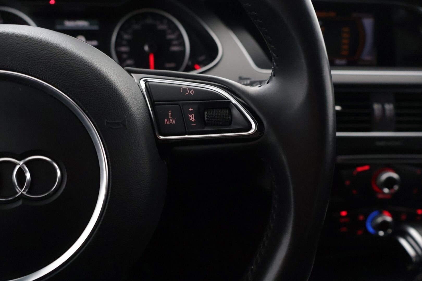 Audi A4 allroad quattro 2013 Alpine Pro 2,0 TDI 130 kW quattro S tronic - ACC | Panorama | Sähköluukku | Tutkat | 2x Renkaat | Katsastettu 9 / 26 | YritysOutlet - Myydään vain yrityksille