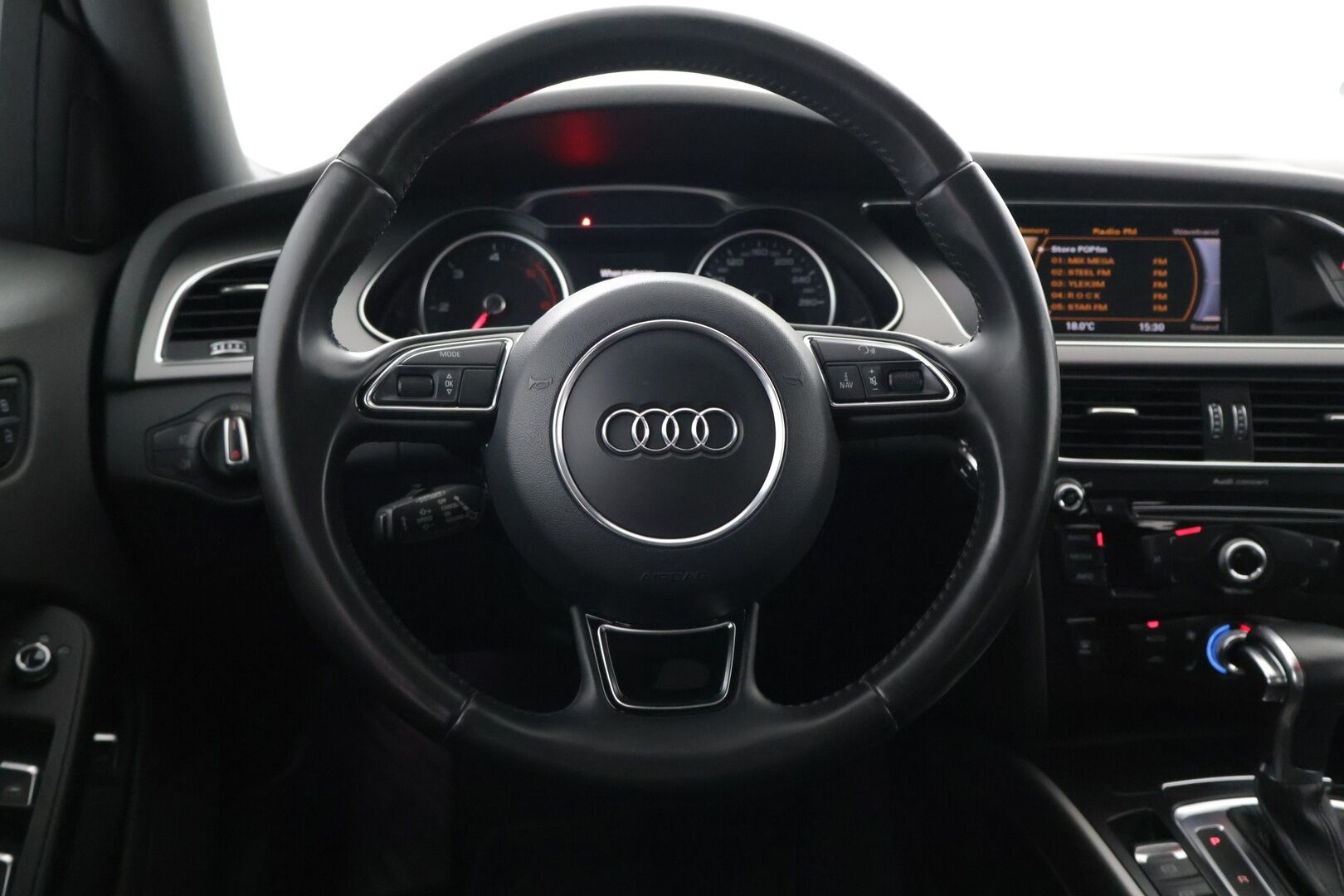 Audi A4 allroad quattro 2013 Alpine Pro 2,0 TDI 130 kW quattro S tronic - ACC | Panorama | Sähköluukku | Tutkat | 2x Renkaat | Katsastettu 9 / 26 | YritysOutlet - Myydään vain yrityksille