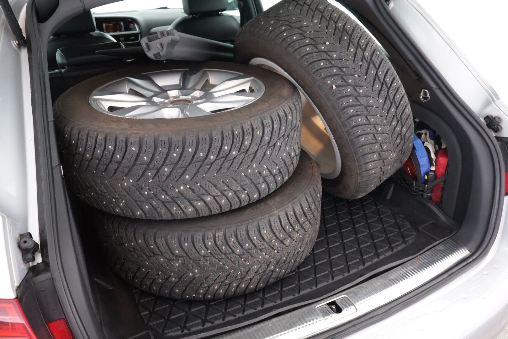 Audi A4 allroad quattro 2013 Alpine Pro 2,0 TDI 130 kW quattro S tronic - ACC | Panorama | Sähköluukku | Tutkat | 2x Renkaat | Katsastettu 9 / 26 | YritysOutlet - Myydään vain yrityksille