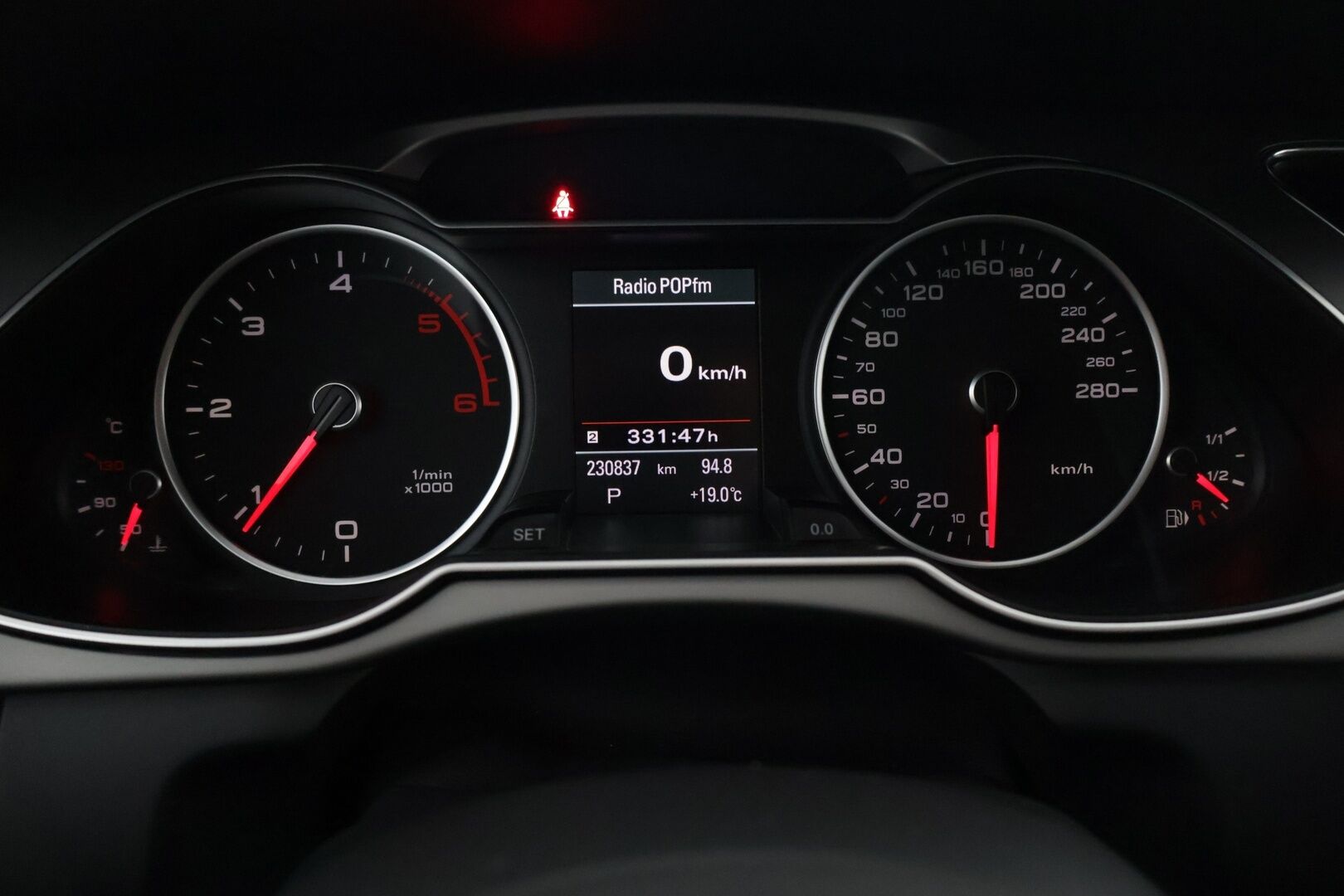 Audi A4 allroad quattro 2013 Alpine Pro 2,0 TDI 130 kW quattro S tronic - ACC | Panorama | Sähköluukku | Tutkat | 2x Renkaat | Katsastettu 9 / 26 | YritysOutlet - Myydään vain yrityksille