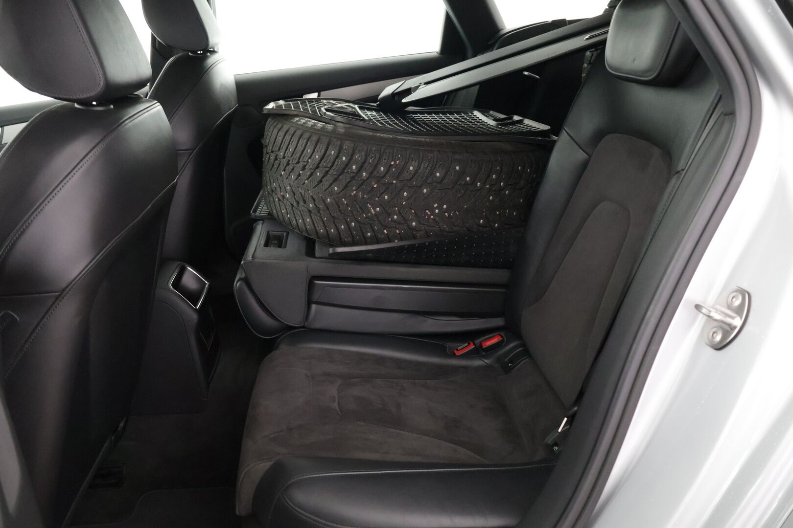 Audi A4 allroad quattro 2013 Alpine Pro 2,0 TDI 130 kW quattro S tronic - ACC | Panorama | Sähköluukku | Tutkat | 2x Renkaat | Katsastettu 9 / 26 | YritysOutlet - Myydään vain yrityksille