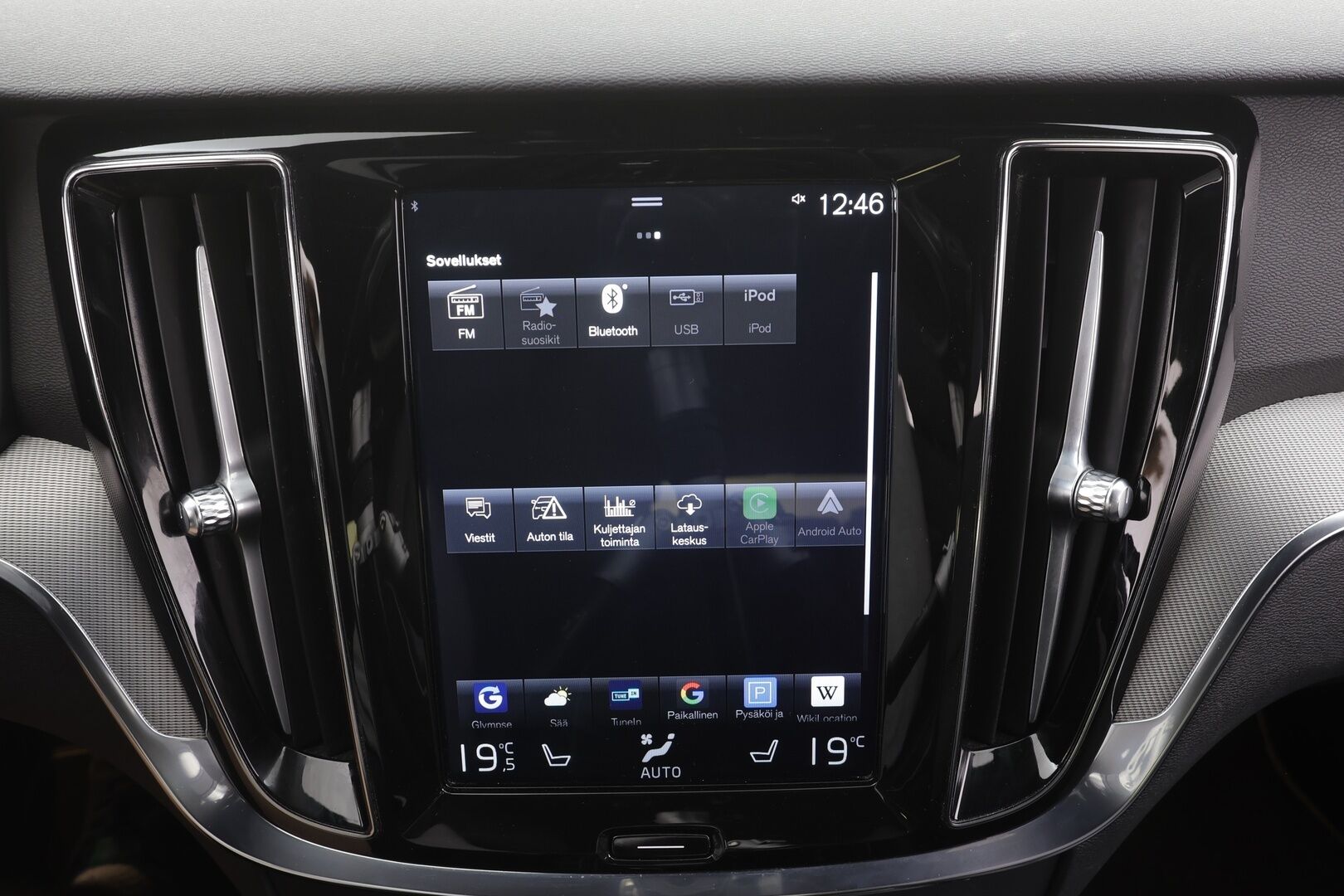 Volvo V60 2020 T8 TwE AWD R-Design aut - | Pilot assist | Webasto | Koukku | Full-LED | Muistipenkki | P.kamera | Puolinahat | Keyless | Apple&Android | Suomi-auto | Merkkihuollot | Kahdet Renkaat |