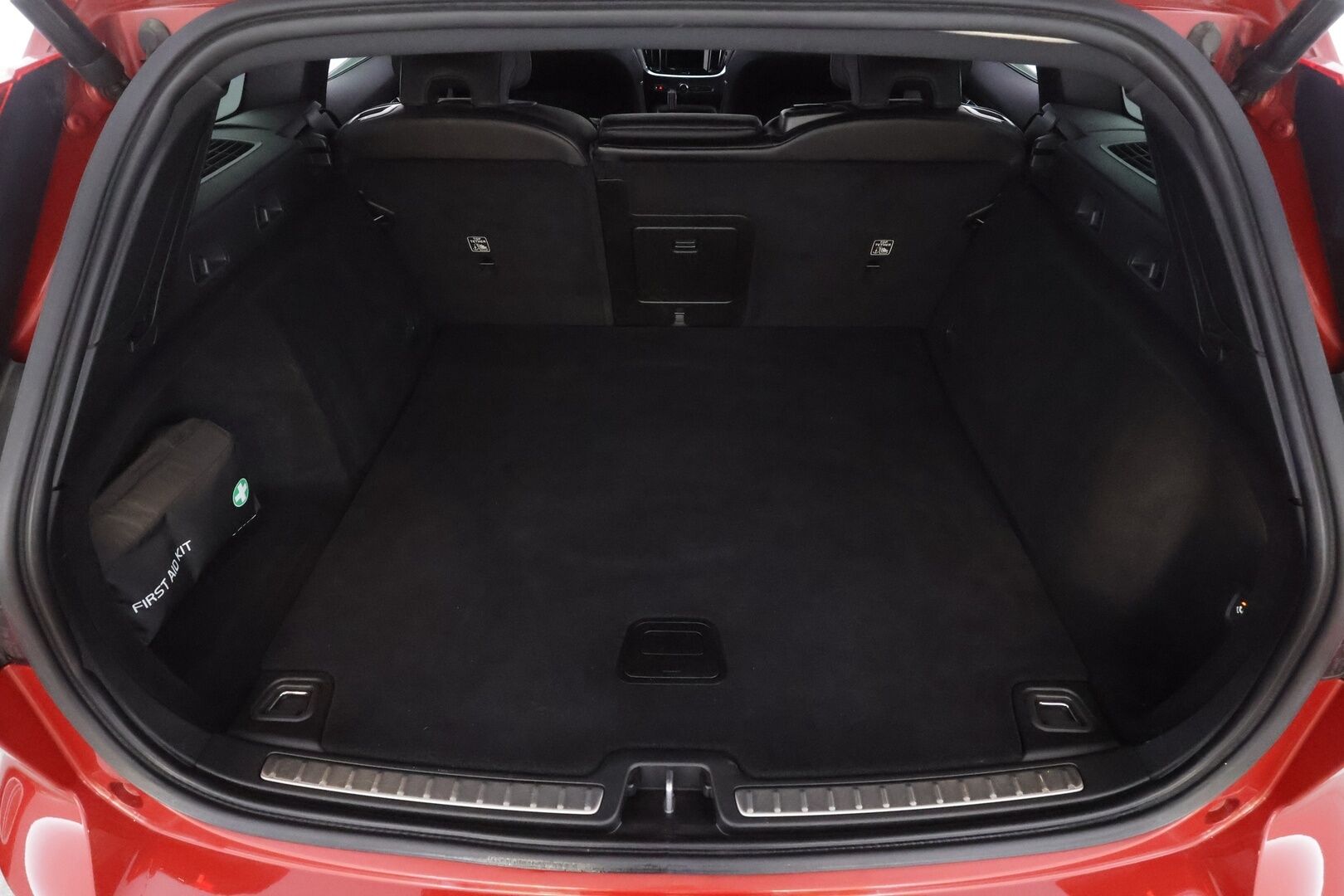 Volvo V60 2020 T8 TwE AWD R-Design aut - | Pilot assist | Webasto | Koukku | Full-LED | Muistipenkki | P.kamera | Puolinahat | Keyless | Apple&Android | Suomi-auto | Merkkihuollot | Kahdet Renkaat |