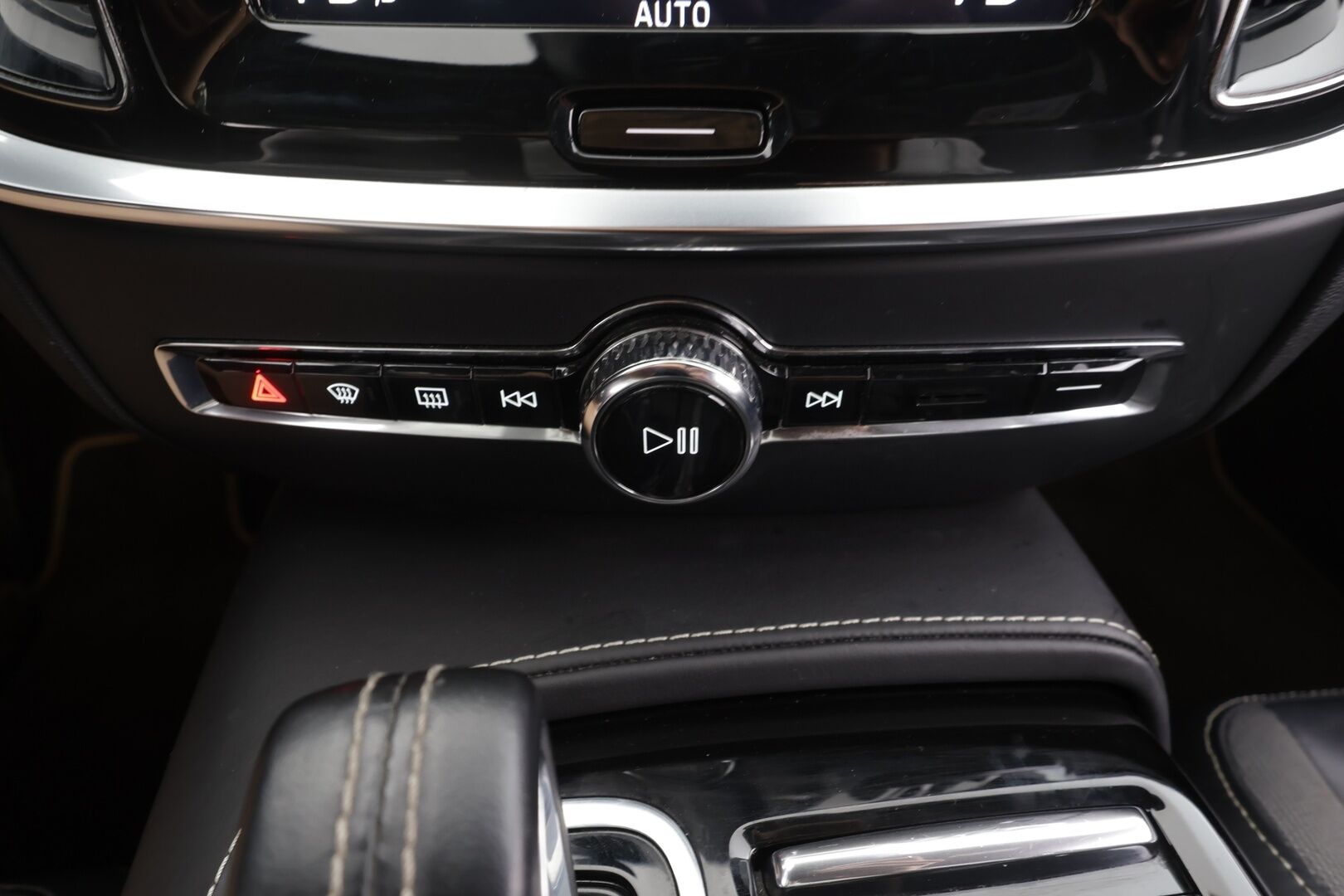 Volvo V60 2020 T8 TwE AWD R-Design aut - | Pilot assist | Webasto | Koukku | Full-LED | Muistipenkki | P.kamera | Puolinahat | Keyless | Apple&Android | Suomi-auto | Merkkihuollot | Kahdet Renkaat |