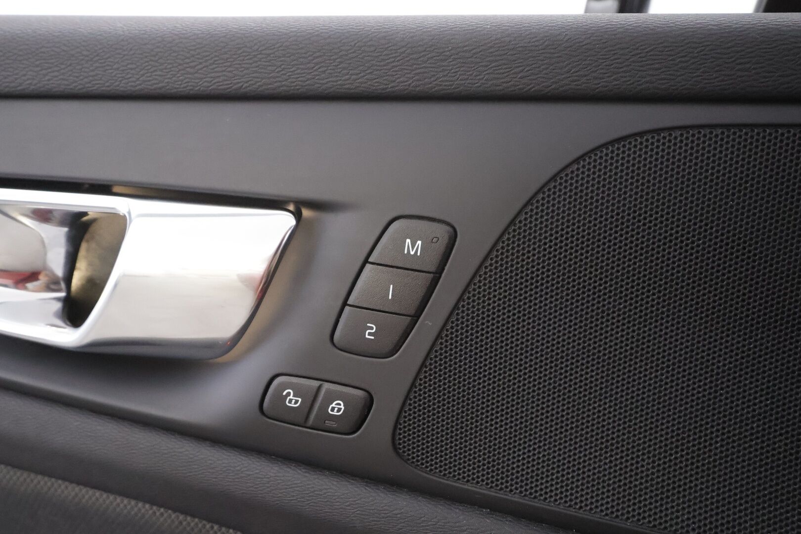 Volvo V60 2020 T8 TwE AWD R-Design aut - | Pilot assist | Webasto | Koukku | Full-LED | Muistipenkki | P.kamera | Puolinahat | Keyless | Apple&Android | Suomi-auto | Merkkihuollot | Kahdet Renkaat |