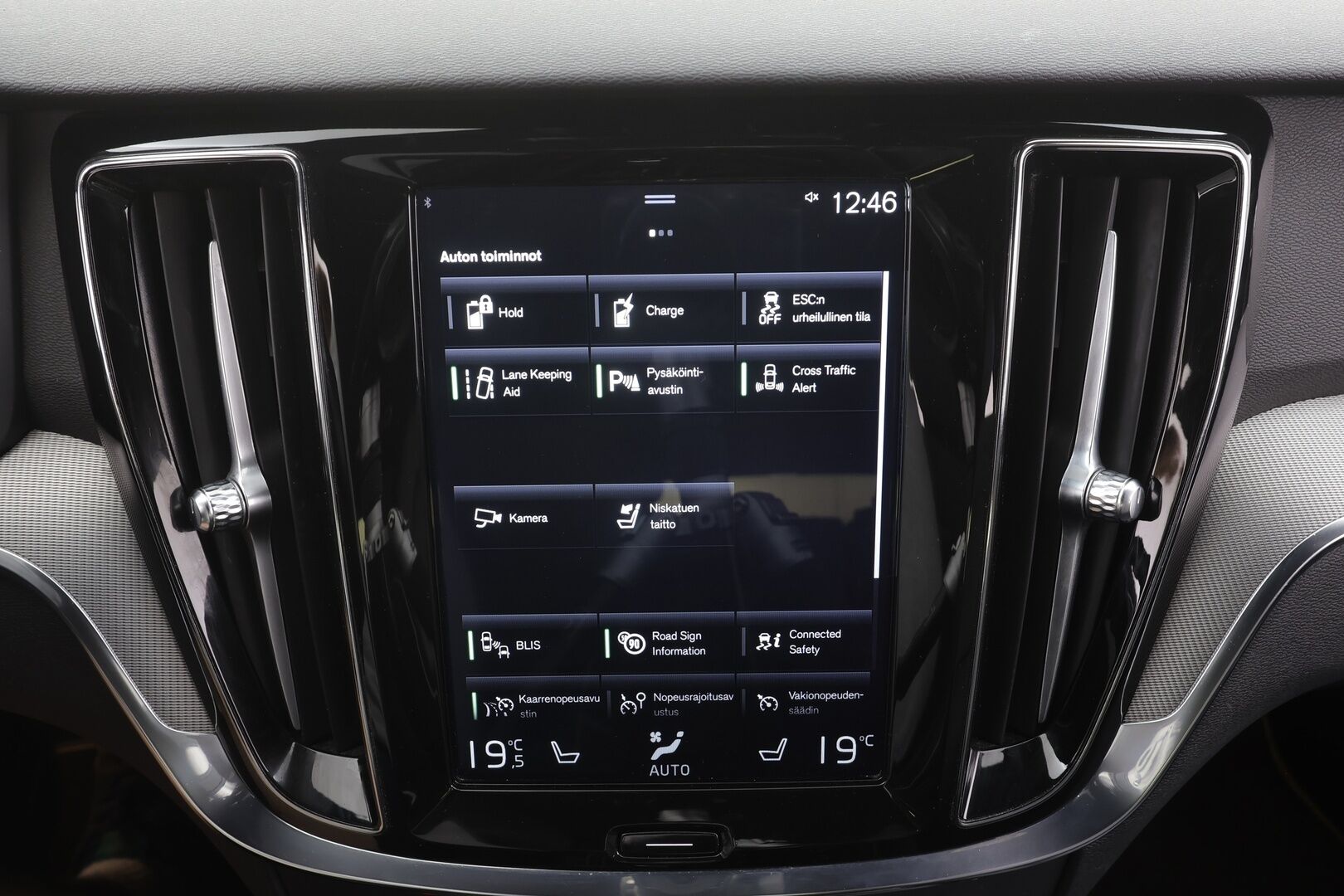 Volvo V60 2020 T8 TwE AWD R-Design aut - | Pilot assist | Webasto | Koukku | Full-LED | Muistipenkki | P.kamera | Puolinahat | Keyless | Apple&Android | Suomi-auto | Merkkihuollot | Kahdet Renkaat |
